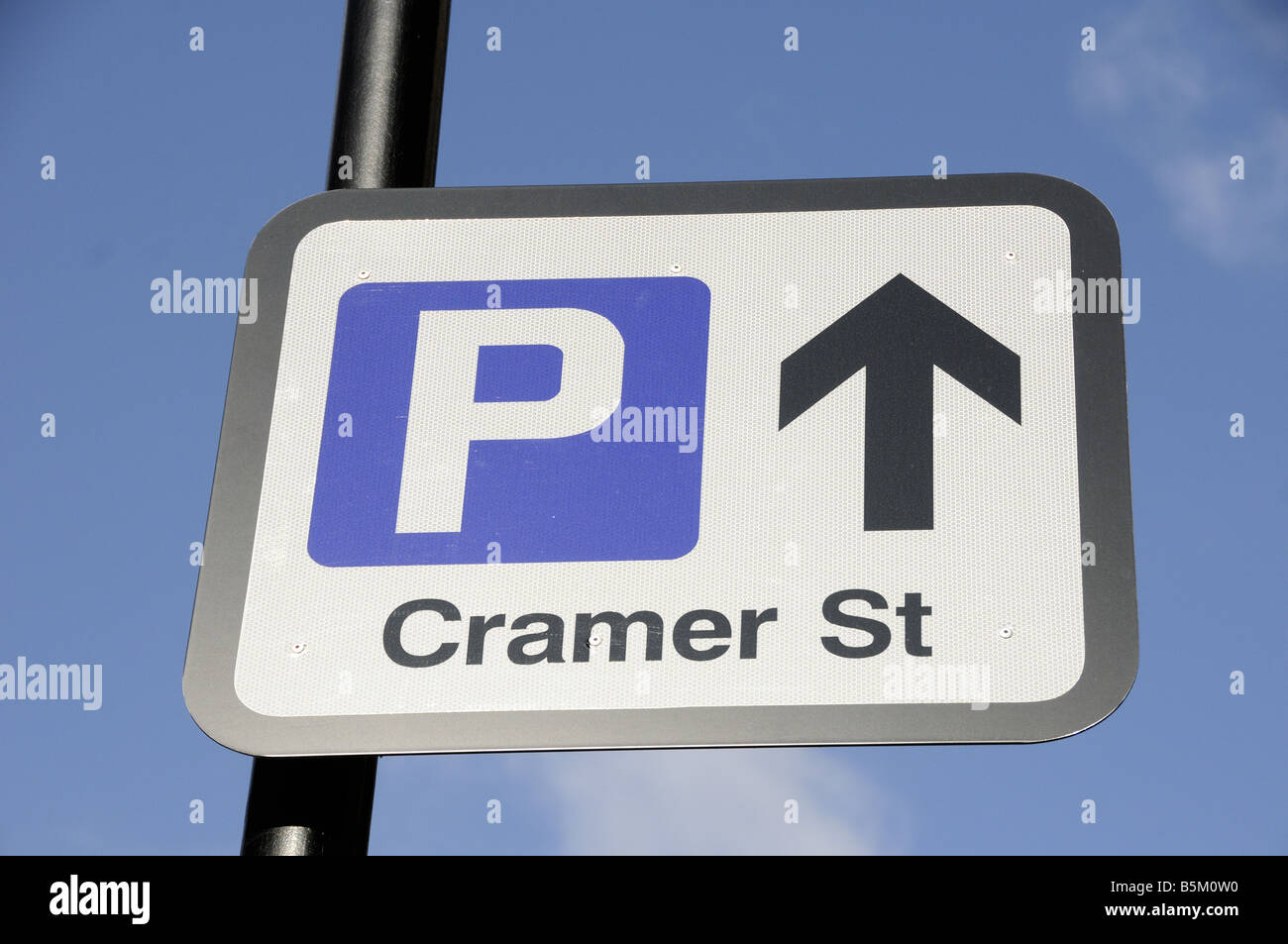 Simbolo di parcheggio Cramer Street Westminister London REGNO UNITO Foto Stock