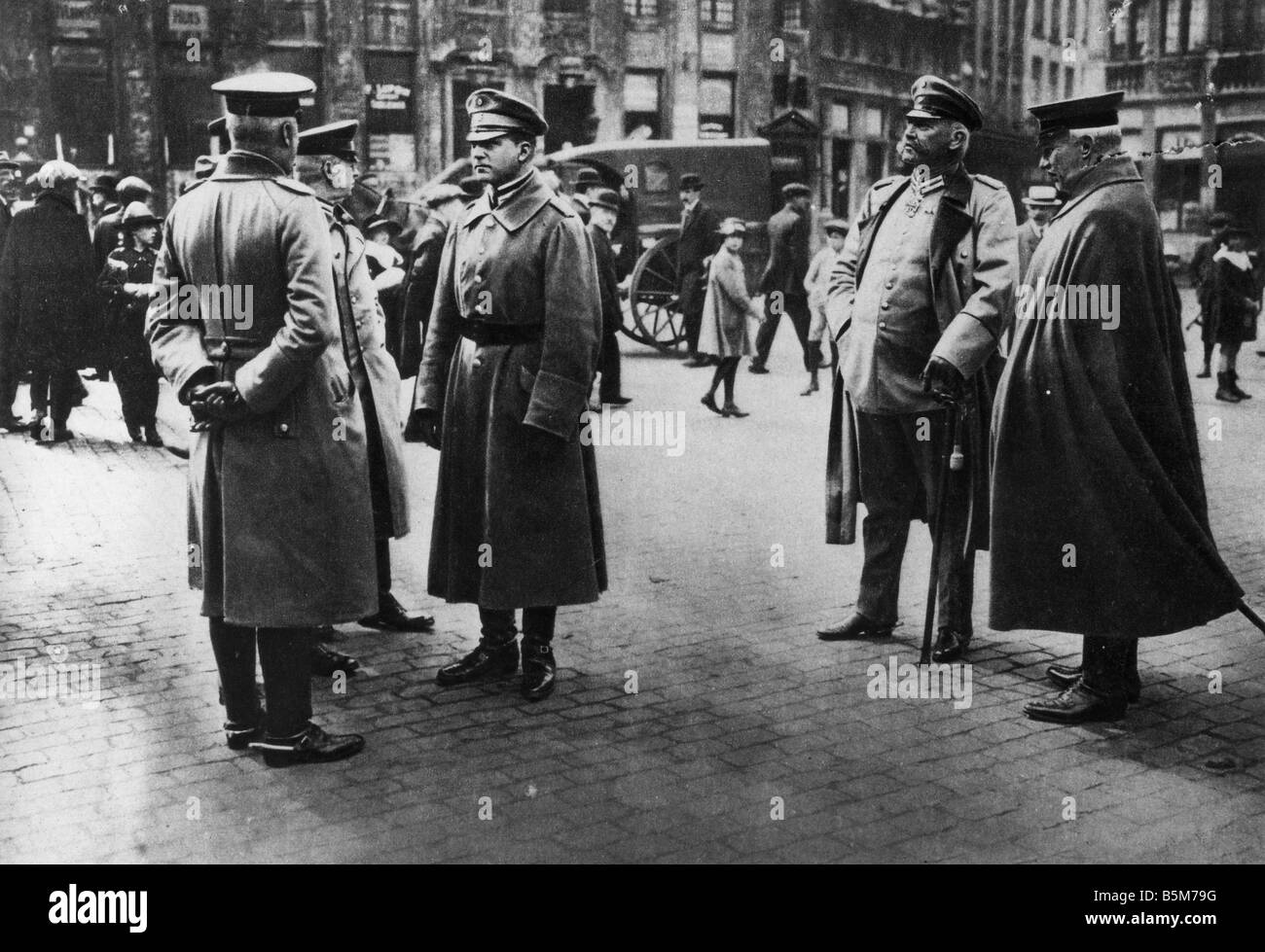 1 H73 F1918 6 E Hindenburg Ludendorff a Bruxelles Foto Hindenburg Paul von Maresciallo di Campo Presidente dal 1925 Posen 2 10 1847 ne Foto Stock