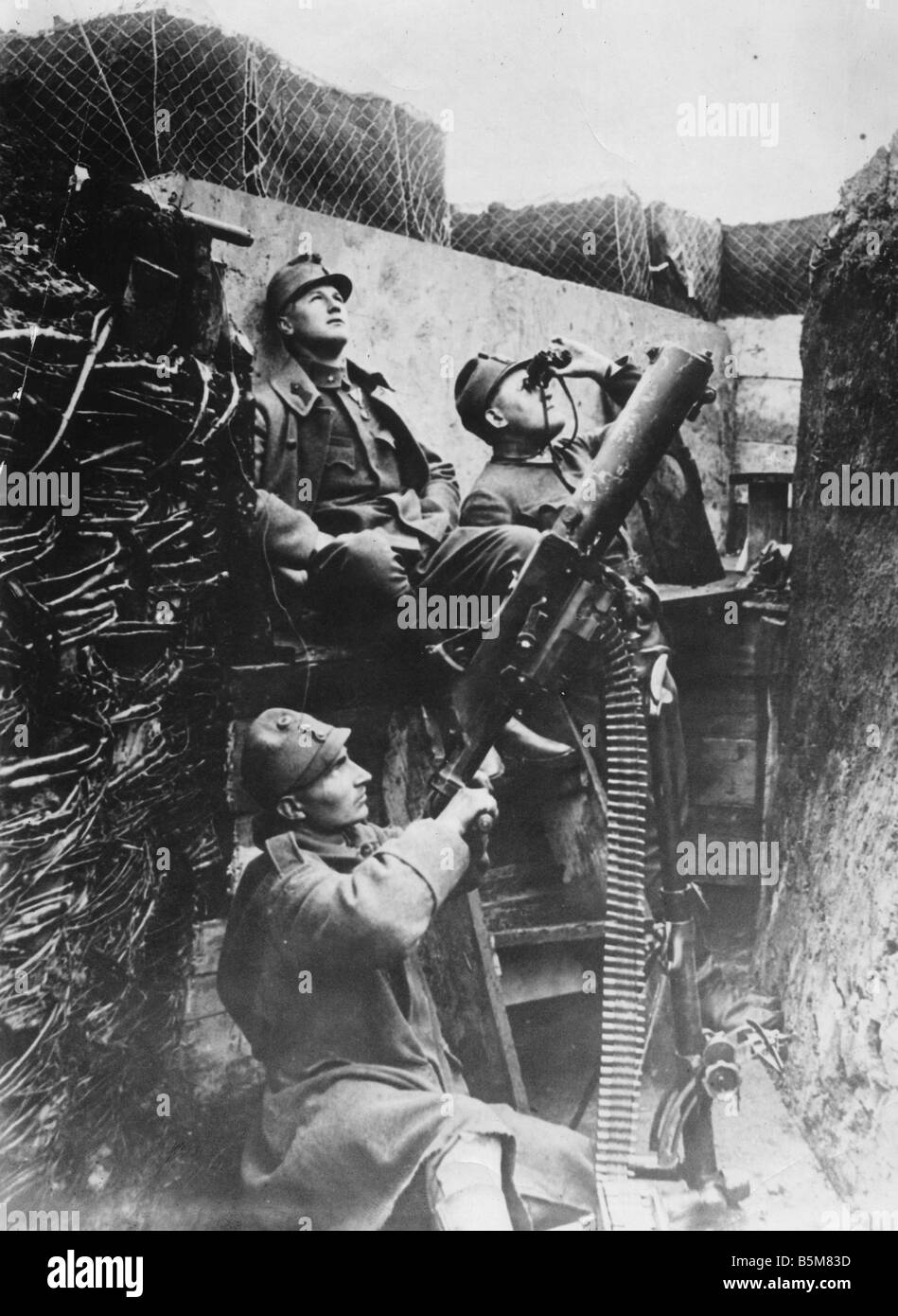 2 G55 A1 1915 4 Austria Posizione Flak Foto Storia la guerra mondiale I Flak in una posizione austriaca foto c non datata 1915 Foto Stock