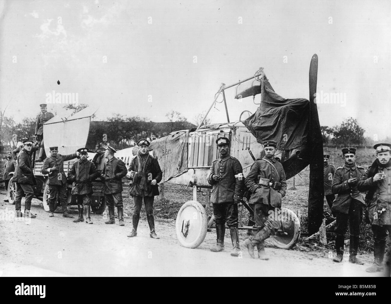 2 G55 B1 1915 11 aereo tedesco trainato la prima guerra mondiale la storia della prima guerra mondiale la guerra aerea Luftwaffe tedesca di un velivolo trainato foto dat Foto Stock