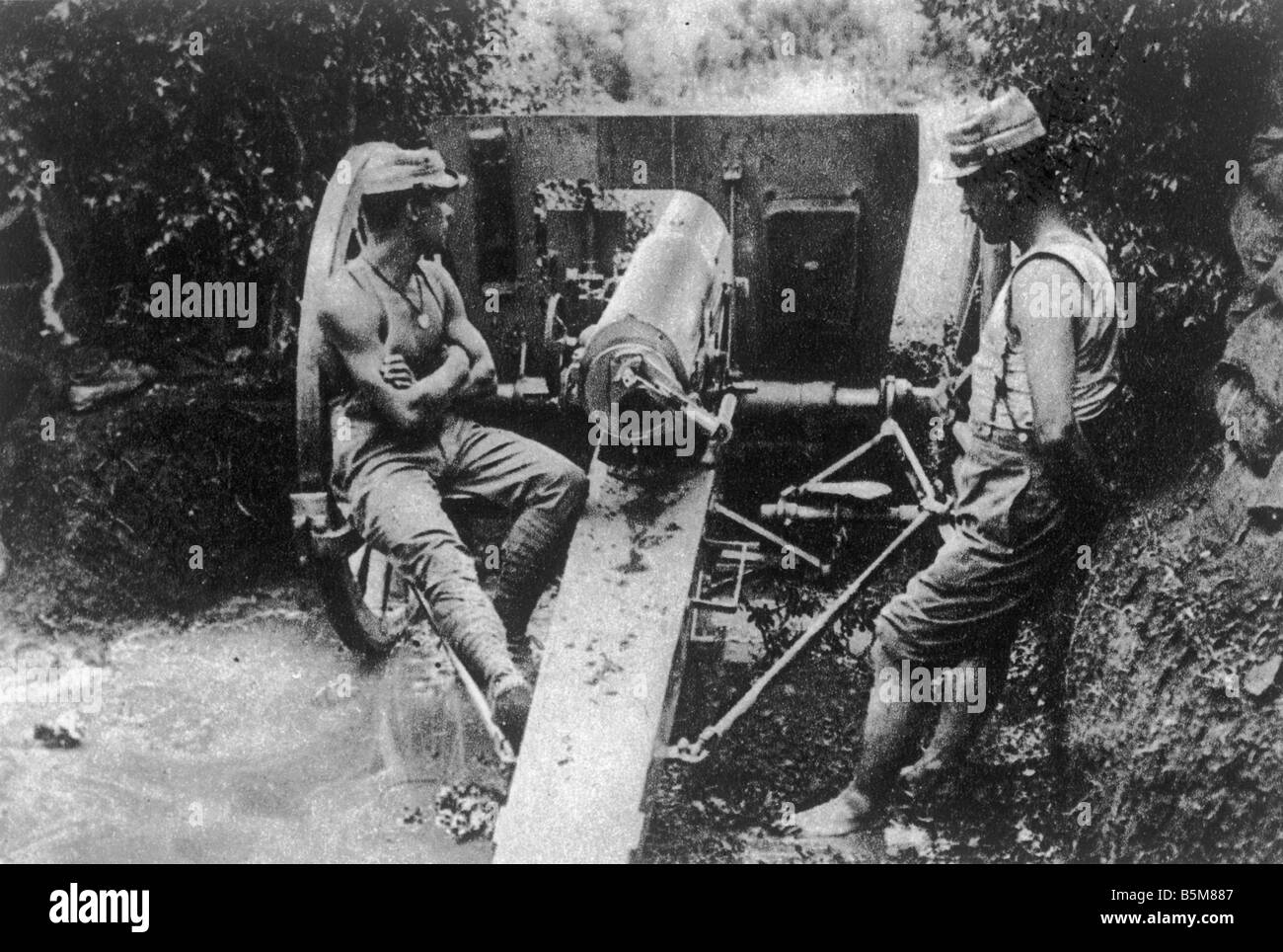 2 G55 B2 1916 14 francese cannone campo la prima guerra mondiale la storia la I guerra mondiale I Balcani 7 5cm Cannone campo dell'artiglieria francese nei pressi di Foto Stock