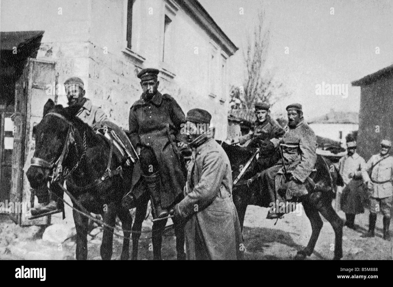 2 G55 B2 1916 15 WWI Trasporto dei Balcani per ospedale da campo storia la Prima Guerra Mondiale la guerra dei Balcani feriti Sebe bulgaro e due captived G Foto Stock