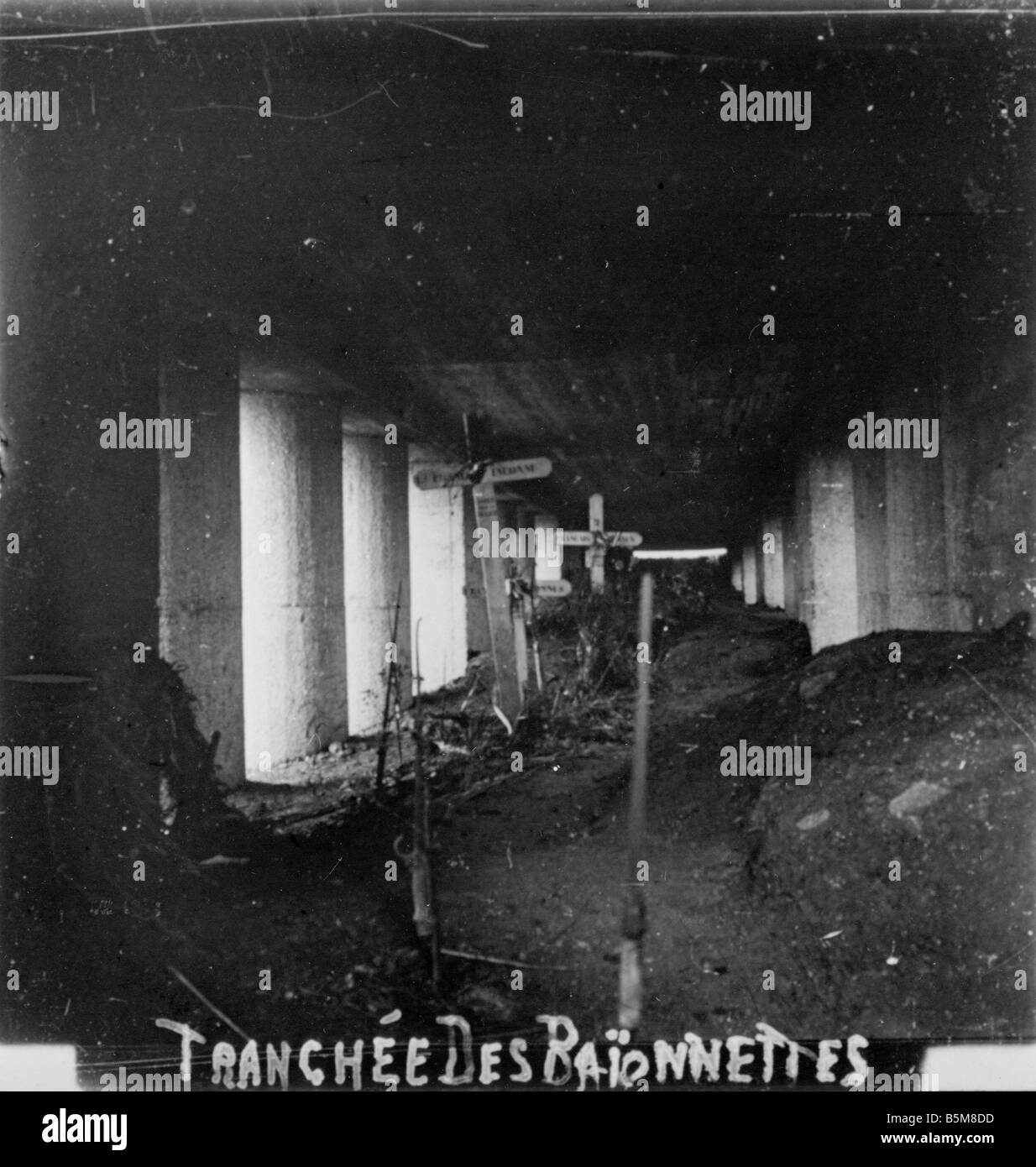 2 G55 F1 1916 36 e WW1 Verdun War Graves Foto Storia La Prima guerra mondiale la Francia Tranchee des Baionnettes Verdun trincee vicino a Verdun Foto Stock