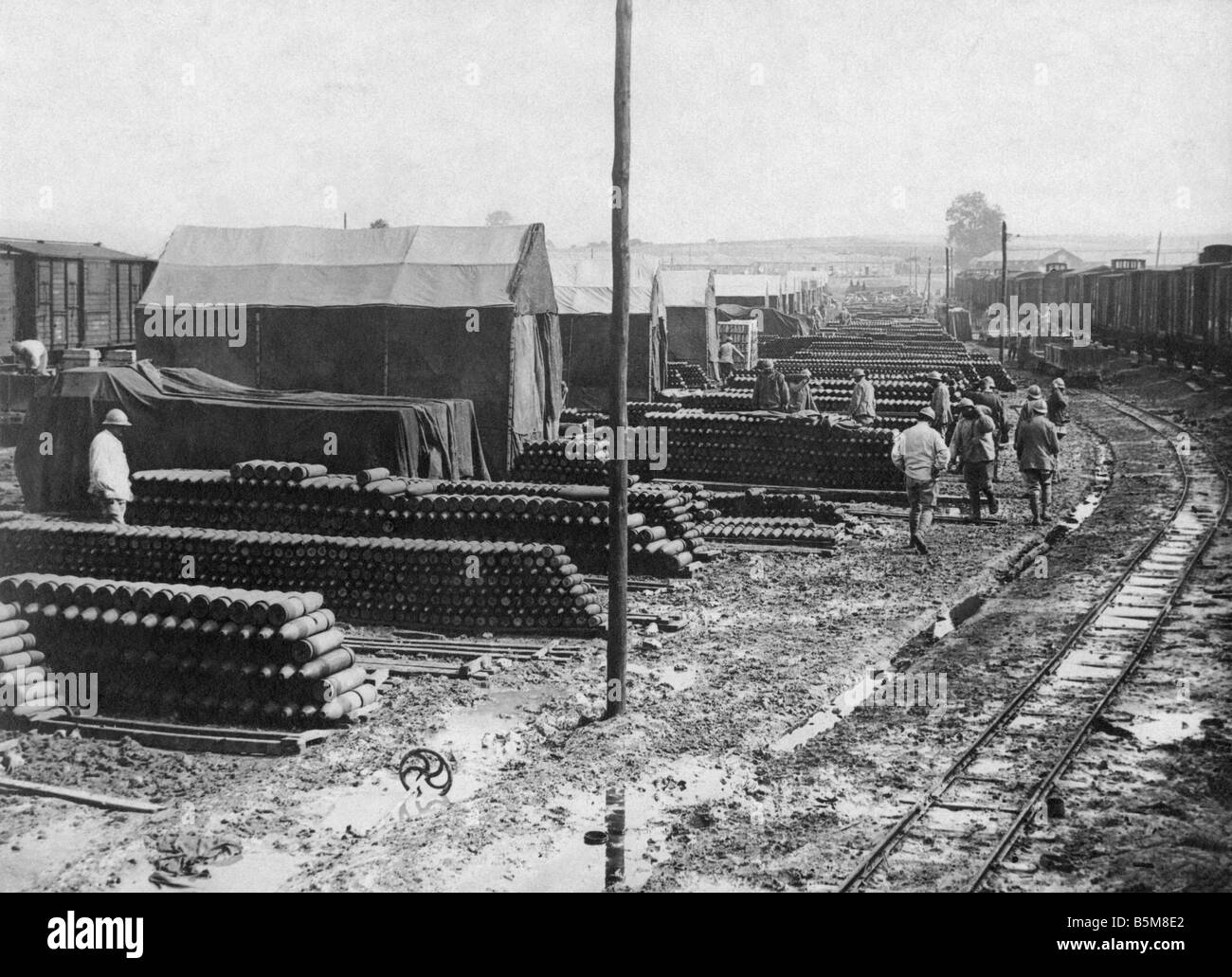 2 G55 F1 1916 61 WW1 francese deposito di munizioni Foto Storia Guerra Mondiale 1 Francia il francese Somme deposito di munizioni Photo anon undat Foto Stock