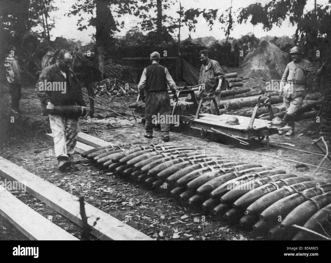 2 G55 F1 1916 63 WW1 francese deposito di munizioni Foto Storia Guerra Mondiale 1 Francia il francese Somme deposito di munizioni Photo anon undat Foto Stock