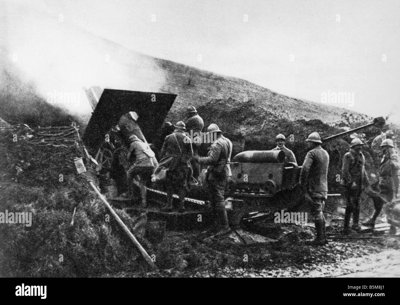 2 G55 F1 1918 7 WW1 Francia artiglieria francese 1918 Storia Guerra Mondiale uno francese durante la Battaglia di Aspach artiglieria francese vigore Foto Stock