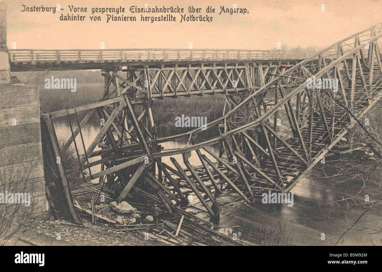 2 G55 O1 1914 17 distrutto ponte sul fiume Angrapa WWI Storia della prima guerra mondiale sul fronte orientale di Interburg Vorne gesprengte Eisen bahnbruecke Foto Stock
