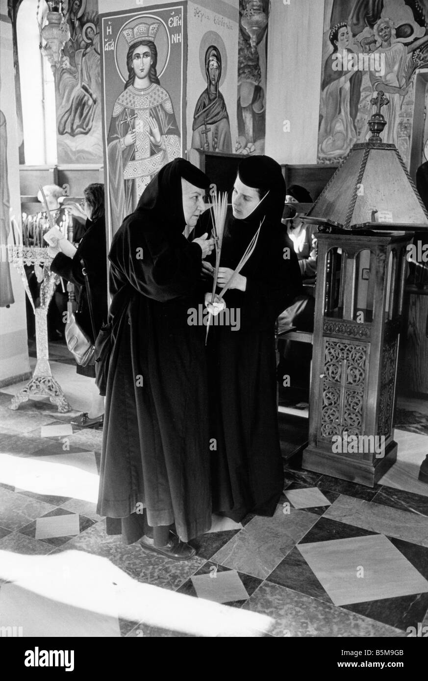 Le monache al Greek monastero ortodosso per la domenica delle Palme, Betania, Israele Foto Stock