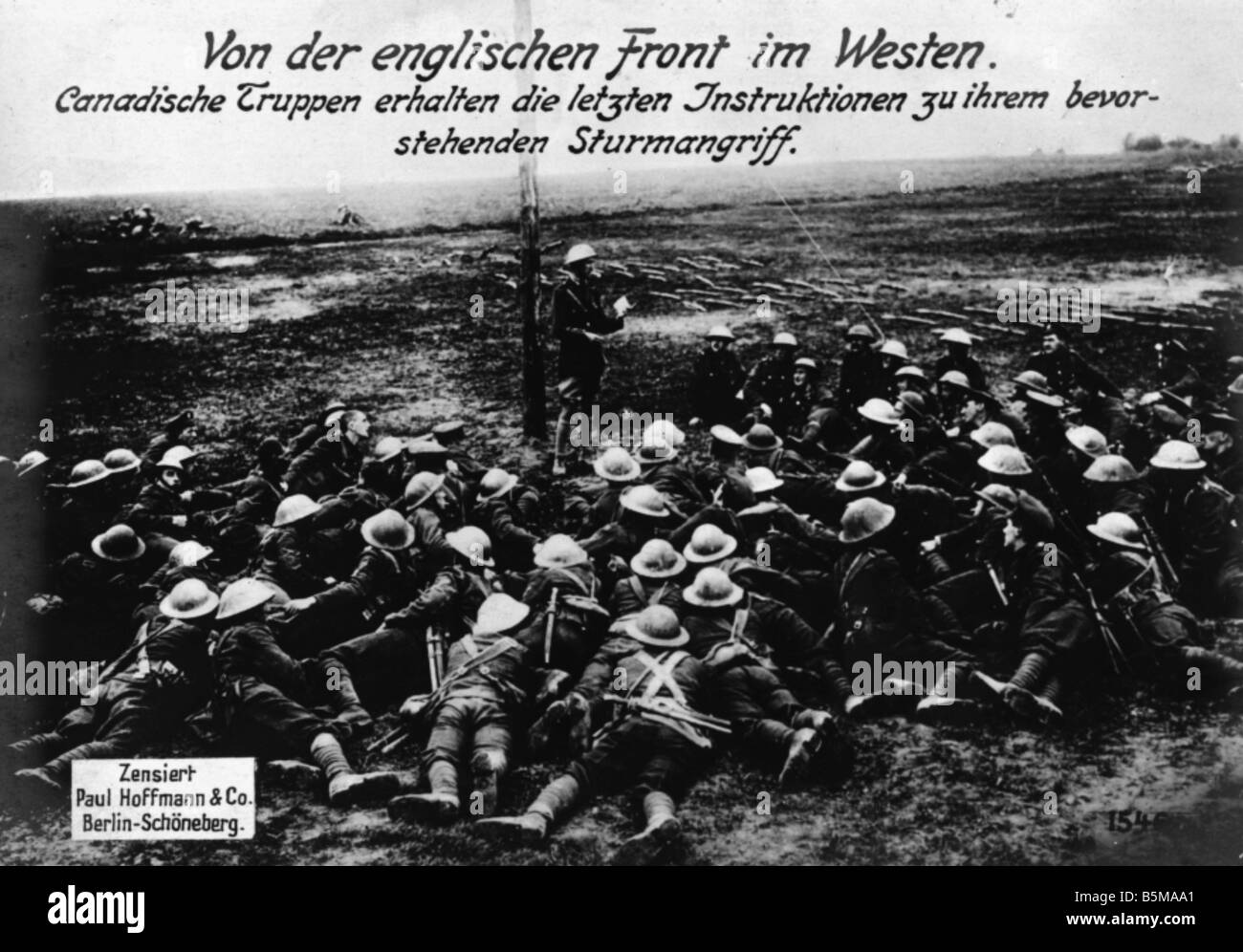 2 G55 W1 1915 13 B e WW1 fronte occidentale soldati canadesi storia guerra mondiale un fronte occidentale di soldati di un reggimento canadese wit Foto Stock