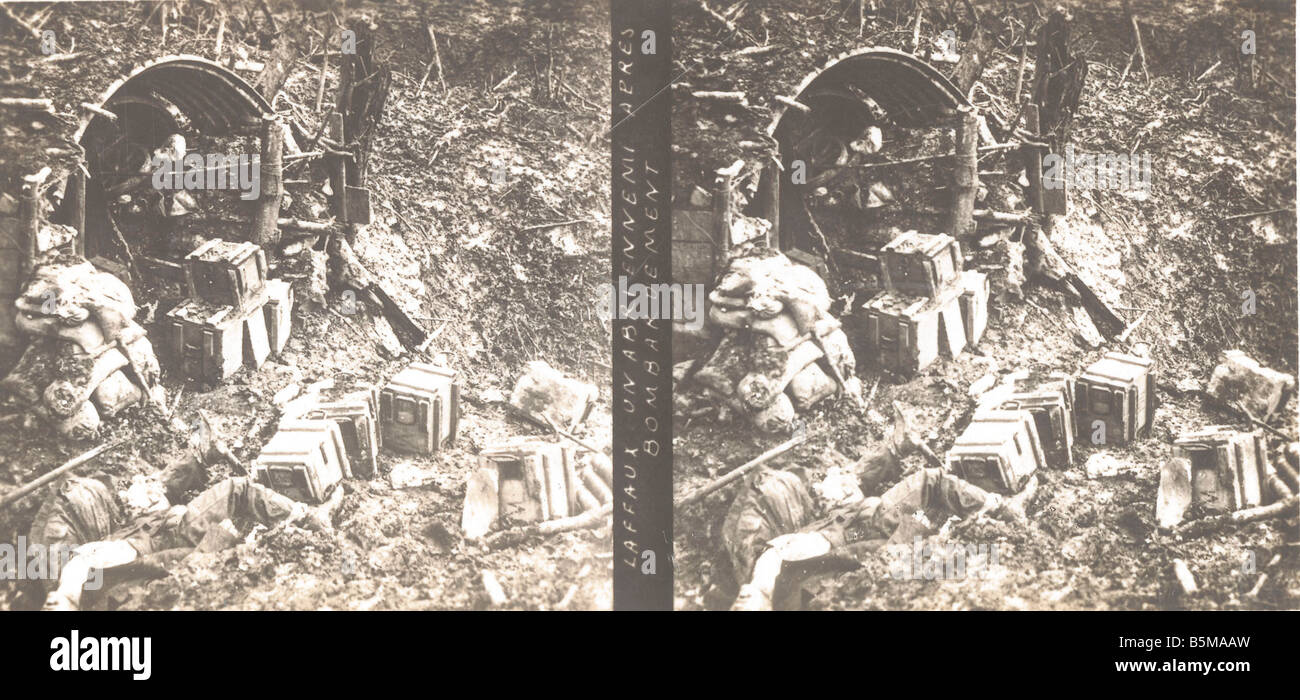 2 G55 W1 1915 6 e il tedesco piroga in WWI Foto Storia WWI fronte occidentale tedesco piroga dopo il francese shellfire a Laffaux Aisne Pho Foto Stock
