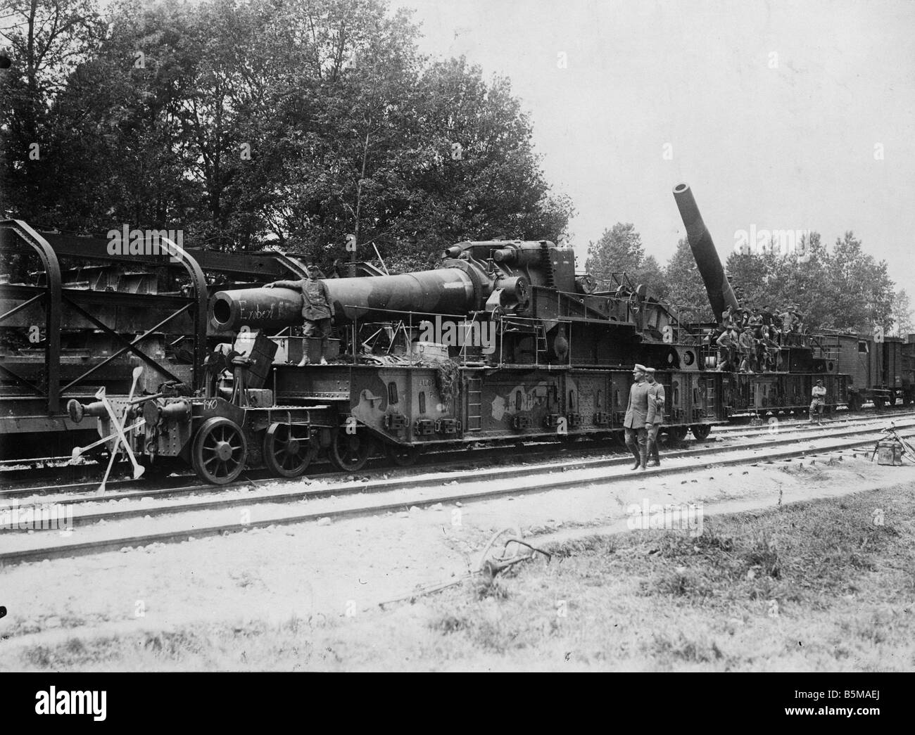 2 G55 W1 1918 13 catturato cannone francese WWI 1918 Storia Prima Guerra Mondiale fronte occidentale a catturato cannone francese è il trasporto ed di r Foto Stock