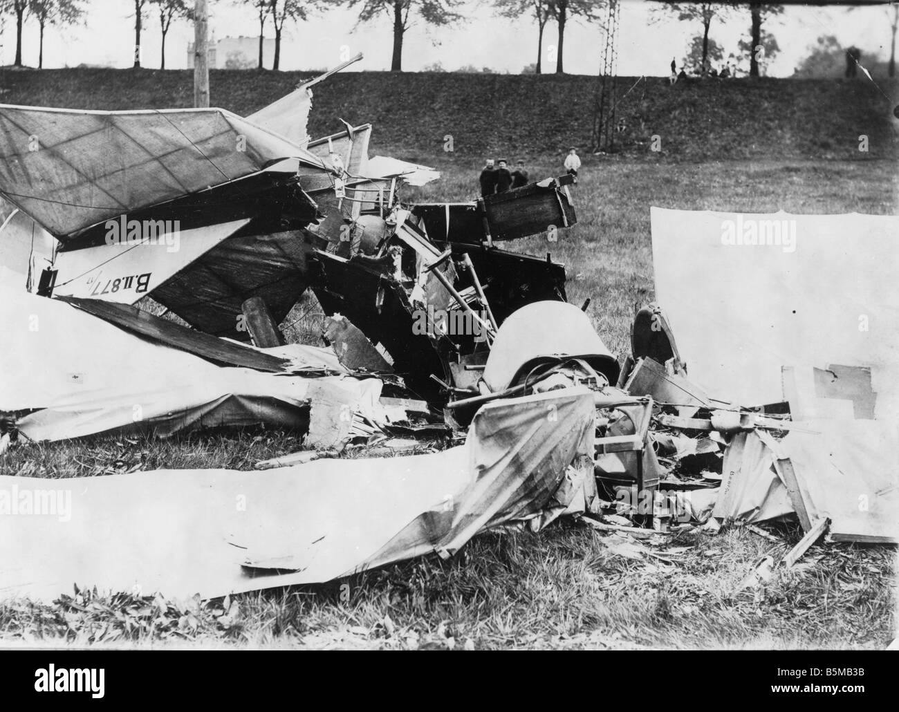 2 M75 L1 1918 Crash di un tedesco da combattimento aereo 1918 Aviazione Militare della Prima Guerra Mondiale in Germania un aereo da caccia si blocca sulla Germania su Foto Stock