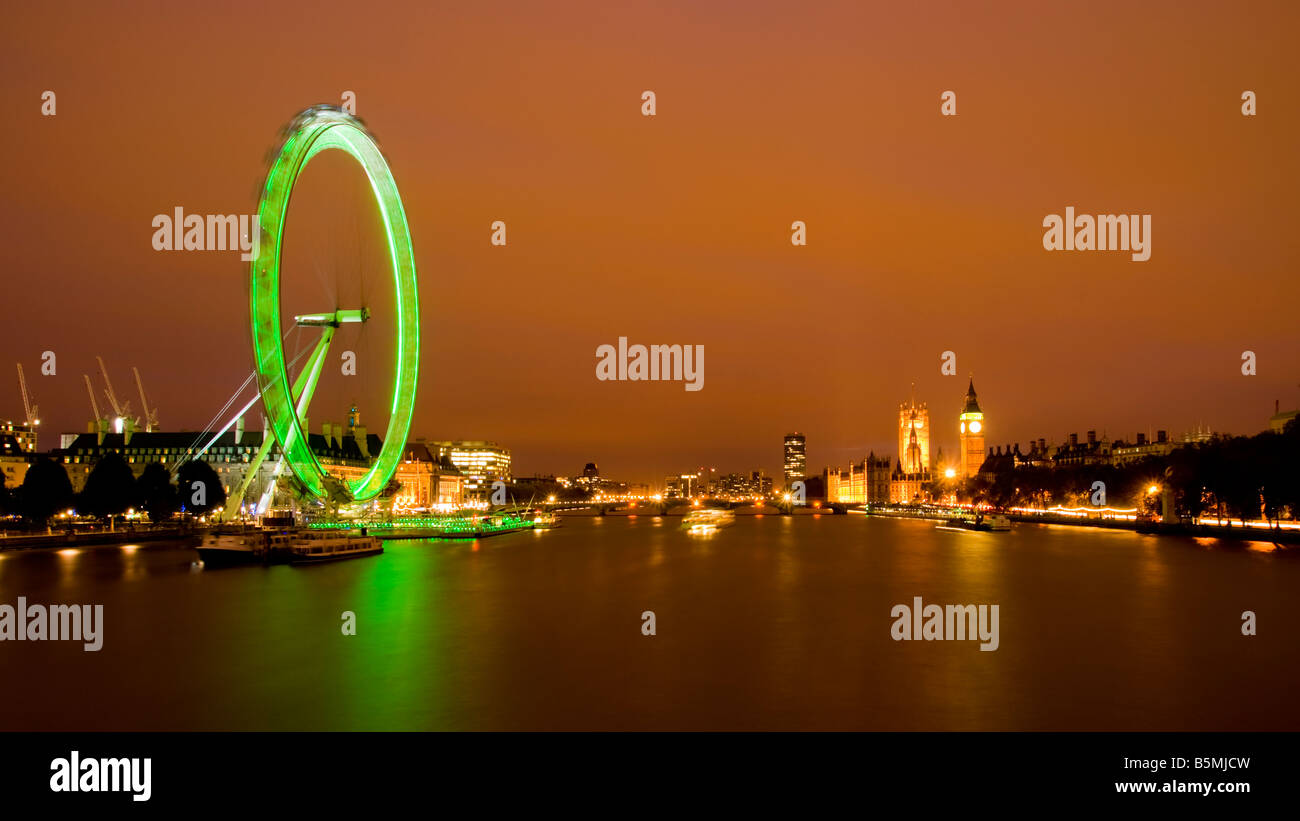 Lo skyline di Londra di notte che mostra il Big Ben e Westminster. Foto Stock