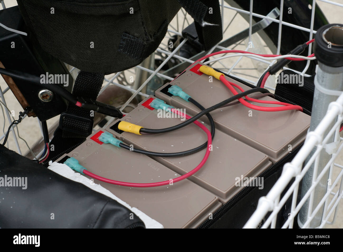 Tipo di gel batteri potere solare triciclo elettrico il trasporto personale delle fonti di energia alternativa esposizione Foto Stock