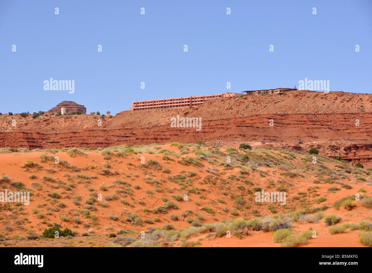 Il Monument Valley Visitor Center e nuovo Lodge dal lungo il sentiero Wildcat Foto Stock