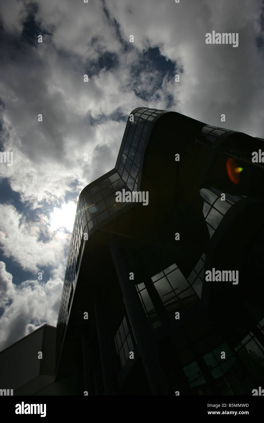 Città di Nottingham, Inghilterra. Basso angolo di visualizzazione del Royal Centre il Royal Theatre Concert Hall di Nottingham è la piazza del teatro. Foto Stock