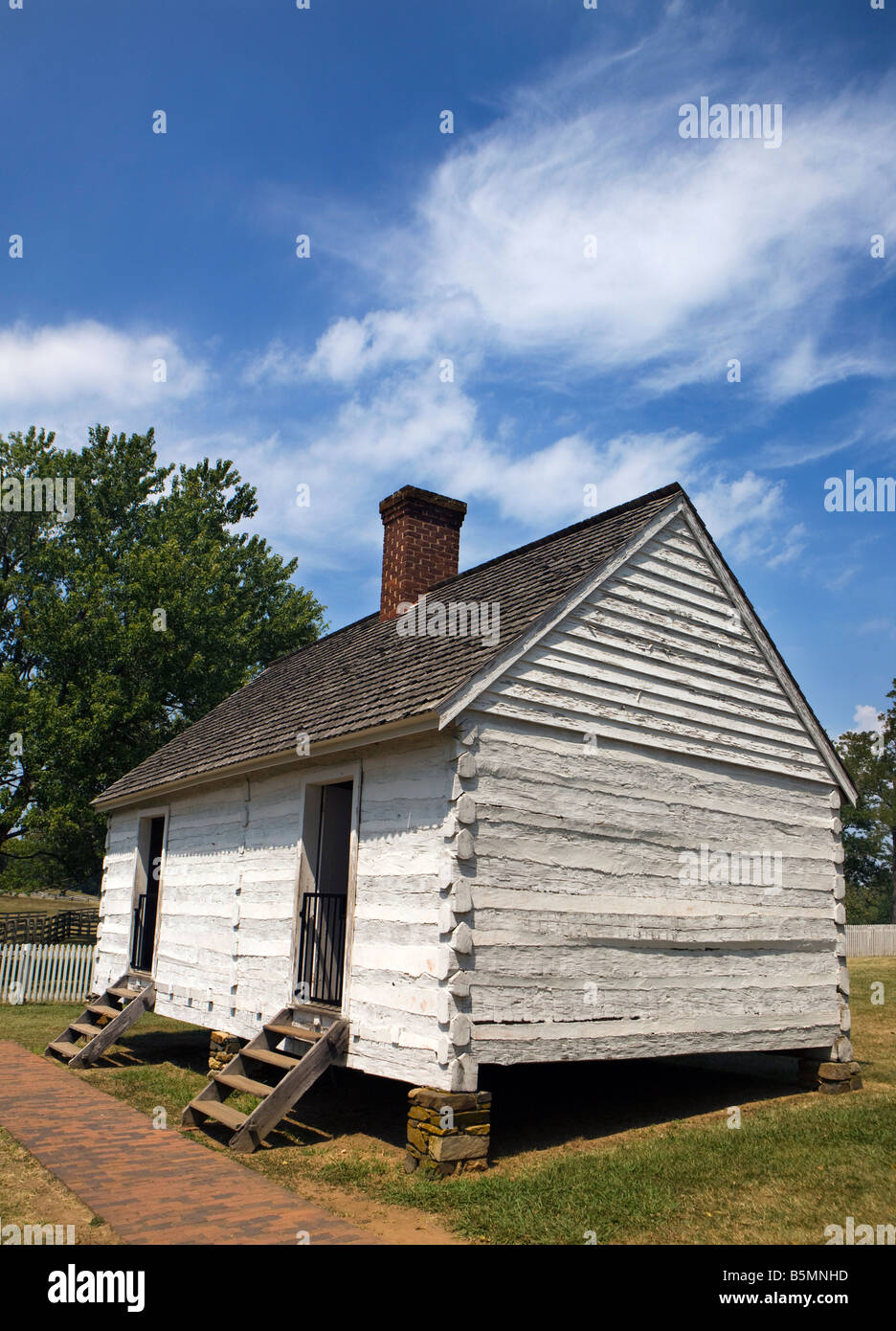 Quarti slave si trova adiacente alla casa di McLean, Appomattox Court House National Historical Park, Appomattox, Virginia. Foto Stock