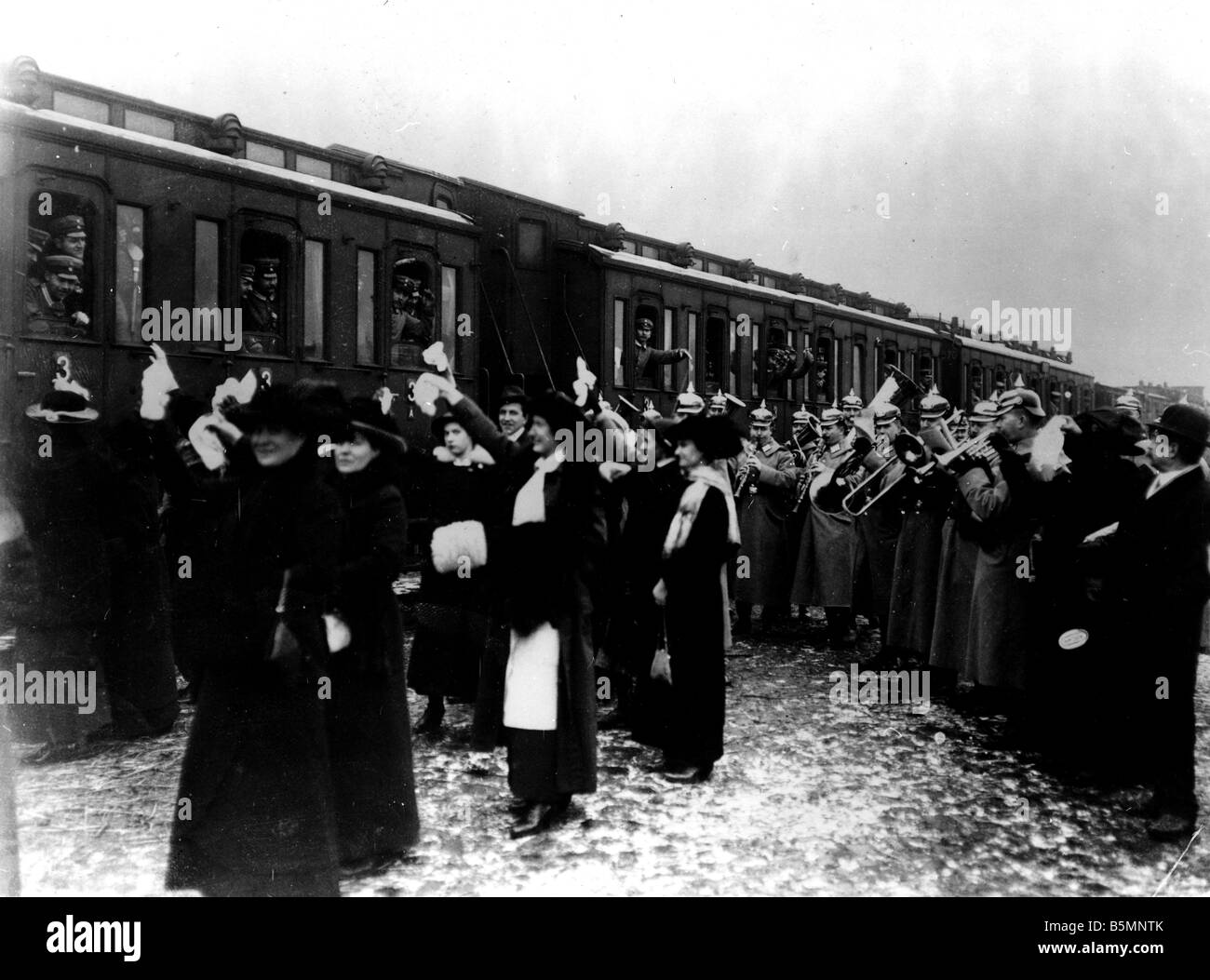 8 1914 0 0 A4 3 addio al trasporto reservist 1914 Berlin 1914 I Guerra Mondiale di congedo di riservisti lasciando per la parte anteriore a una B Foto Stock