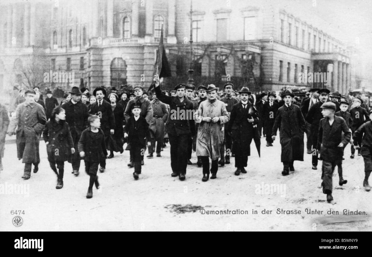 8 1918 11 9 A1 12 B Rivoluzione Nov 1918 dimostrazione rivoluzione Novembre 1918 truppe che unisce i percussori Berlin 9 Novembre 191 Foto Stock