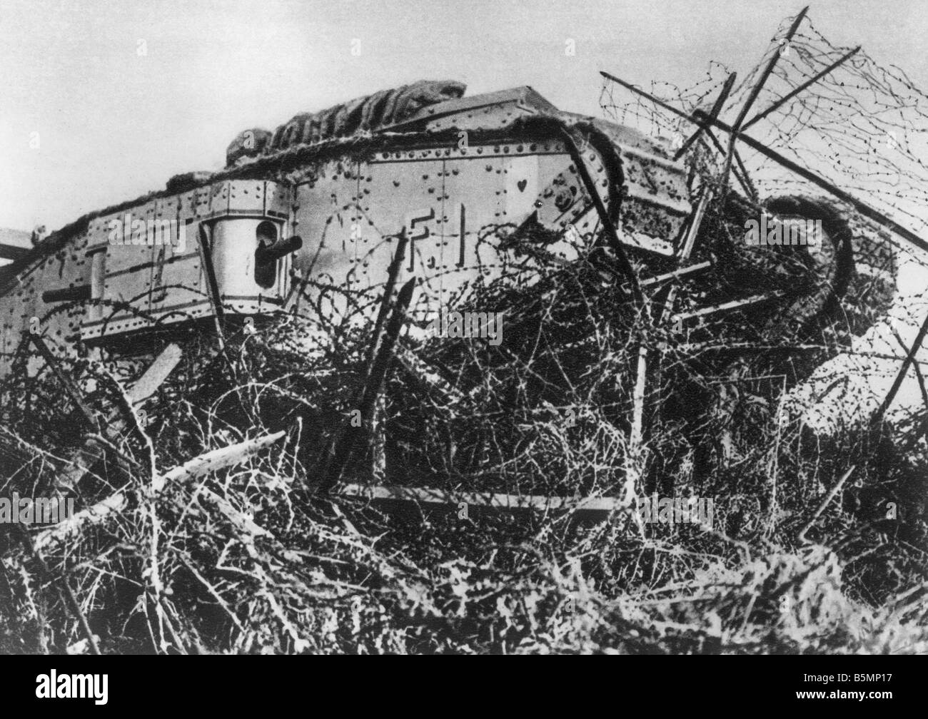 9 1914 0 0 A13 1 Western anteriore serbatoio britannico I Guerra Mondiale 1914 18 fronte occidentale britannica serbatoio di battaglia di tentare di rompere attraverso un Foto Stock