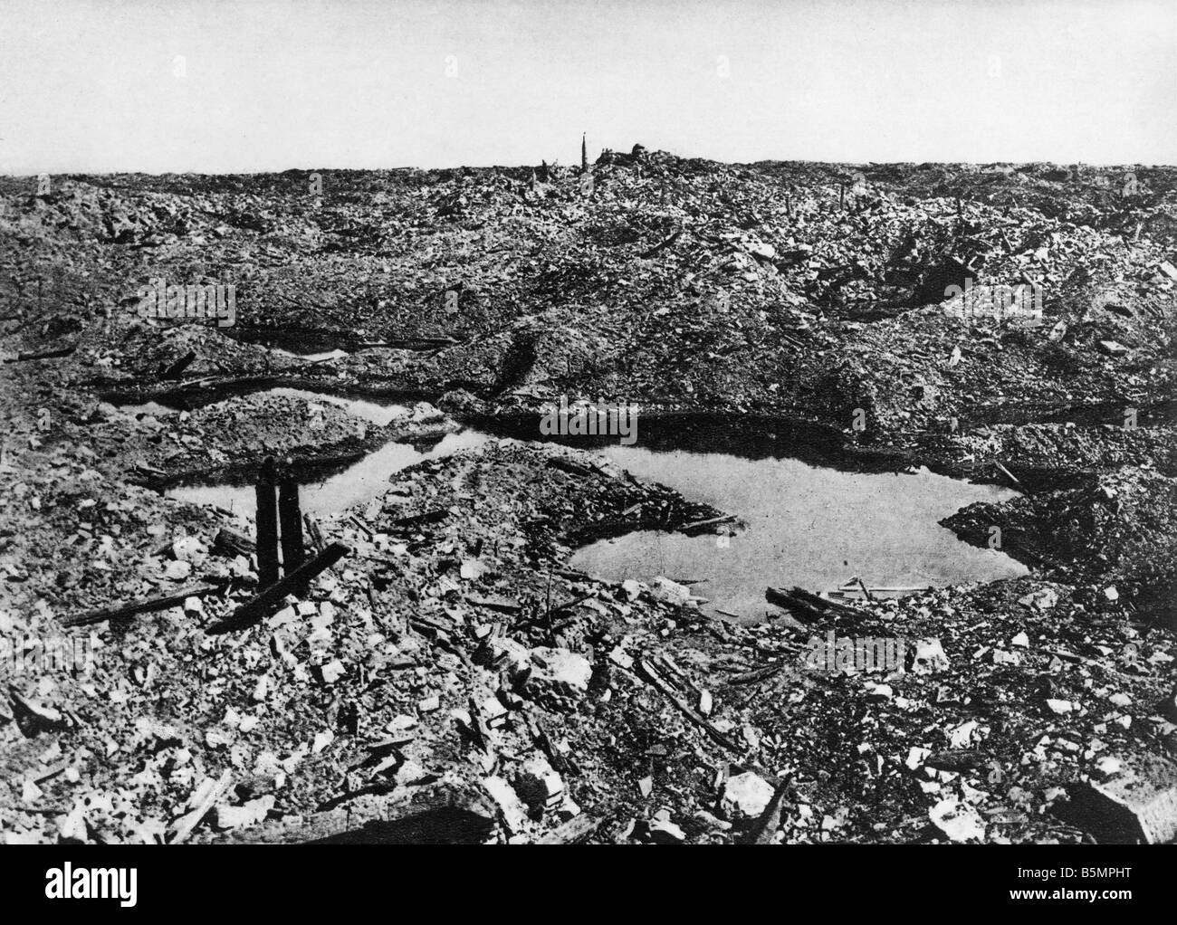 9 1916 11 1 A1 e distrutto Fort Vaux 1916 Guerra Mondiale 1 fronte occidentale battaglia di Verdun 1916 Il distrutto Fort Vaux 8km a nord Foto Stock