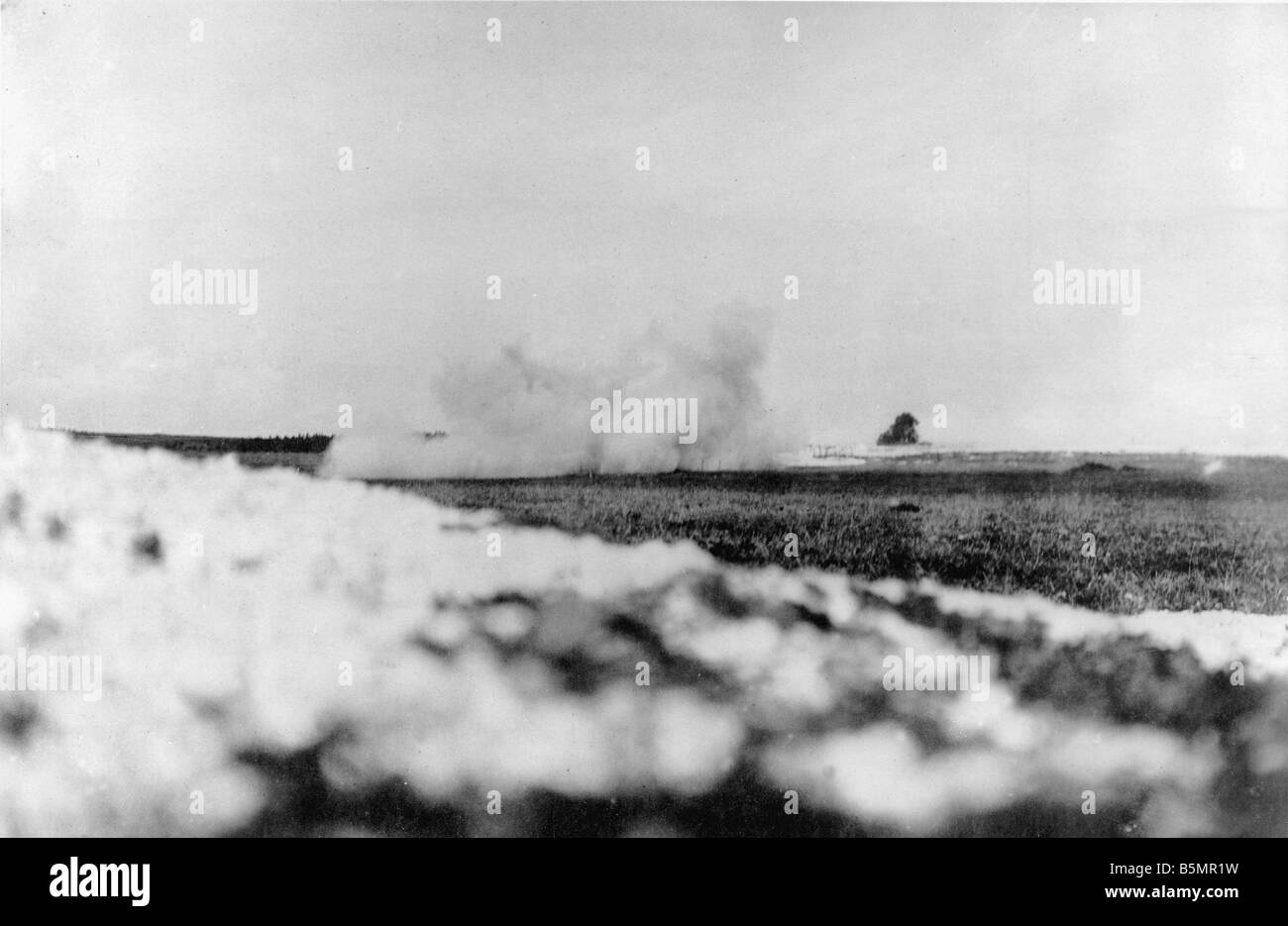 9 1917 0 0 A2 e Guerra Mondiale 1 Hand Grenade attack Photo World War 1 Hand Grenade attack foto c 1917 Foto Stock