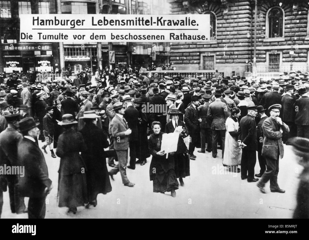 9 1918 11 7 H1 disordini alimentari Hamburg Nov 1918 Rivoluzione novembre 1918 il 7 novembre 1918 la rivoluzione di impugnature di Amburgo disordini alimentari in Foto Stock