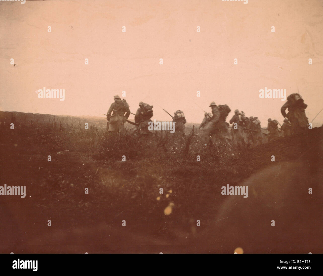 9FK 1915 9 25 A2 E WWI attentato al Le Labyrinthe 1915 I Guerra Mondiale Francia Franco offensiva britannica in Champagne e Artois 25 Sep Foto Stock