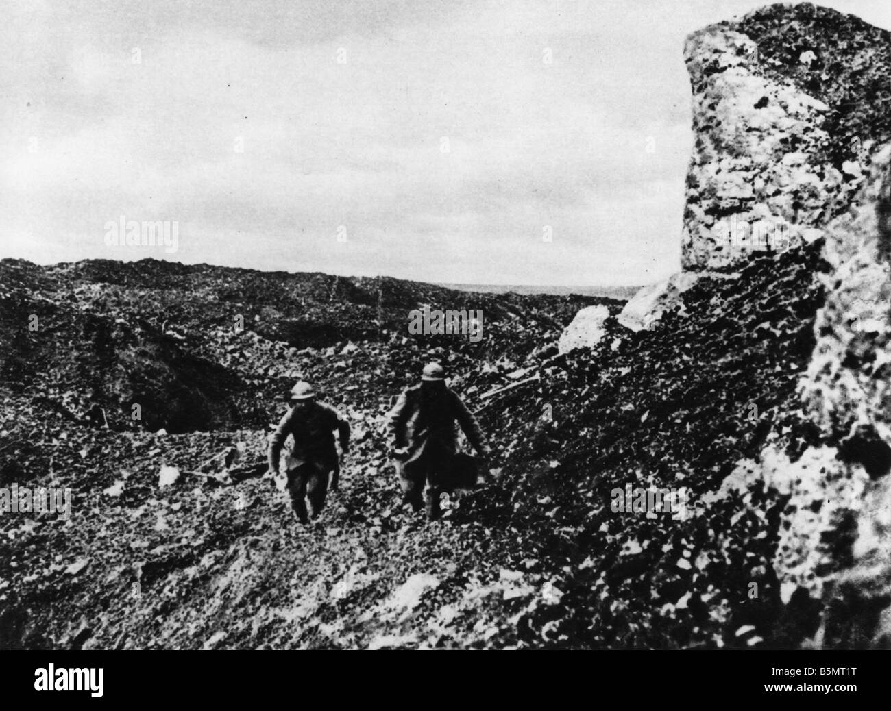 9FK 1916 11 22 A1 francese e messaggeri Verdun 1916 I Guerra Mondiale Francia battaglia di Verdun 1916 messaggeri francese portando notizie a Fo Foto Stock