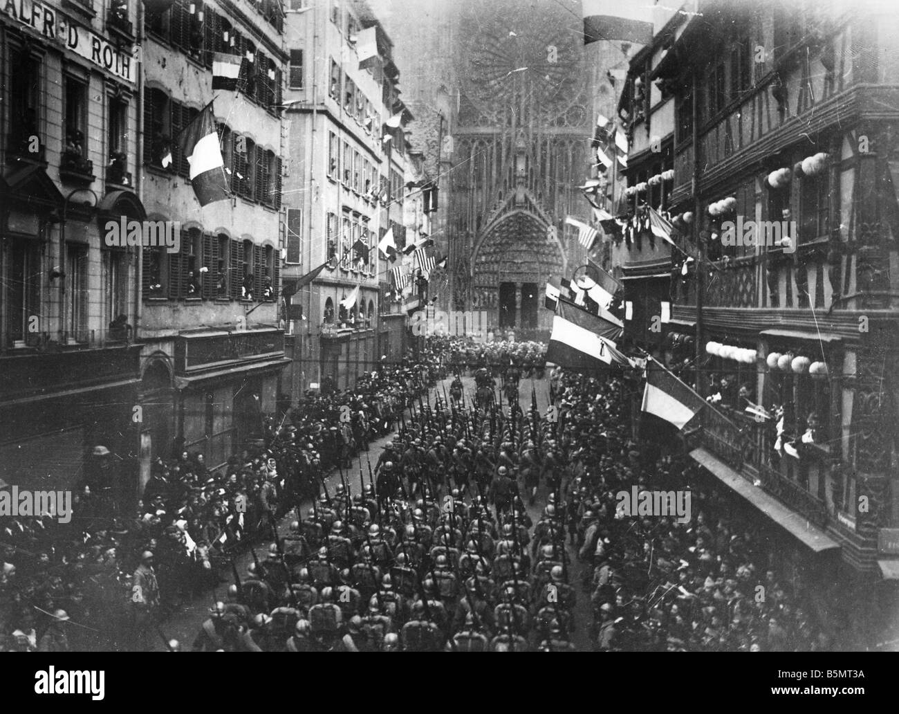 9FK 1918 11 22 A1 1 e le truppe francesi a Strasburgo 1918 Mondo Guerra una fine della guerra Strasburgo è occupata dai francesi sul 22 N Foto Stock