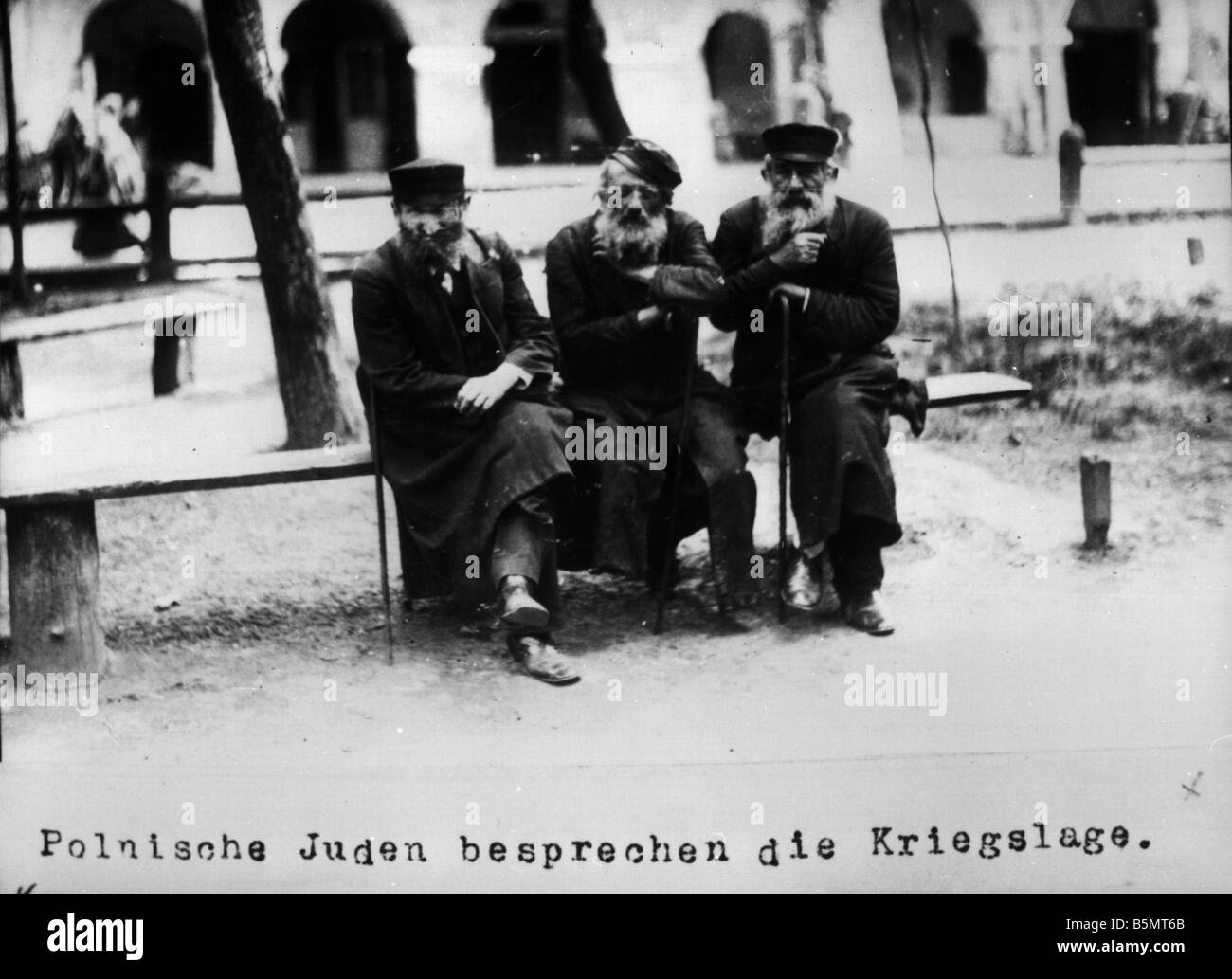 9È 1915 0 0 A1 18 ebrei polacchi discutere la situazione di guerra la storia dell'Ebraismo ebrei orientali ebrei polacchi discutere la situazione di guerra P Foto Stock