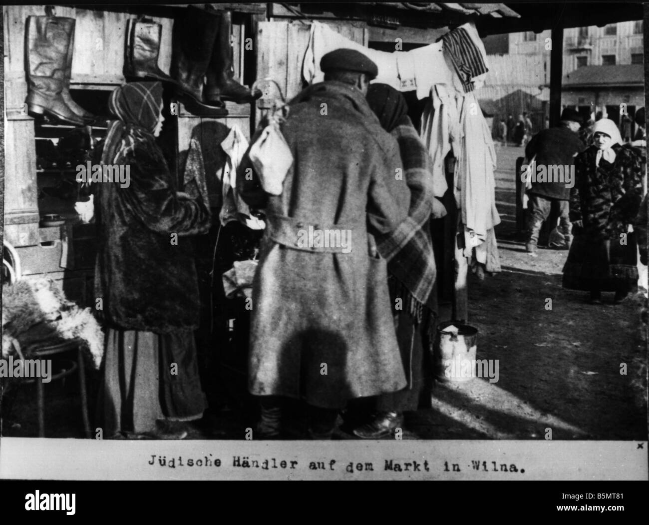 9È 1915 0 0 A1 43 venditore ebraica in Vilnius 1915 Storia dell'Ebraismo ebrei orientali Jewish venditore al mercato in Vilnius foto c Foto Stock