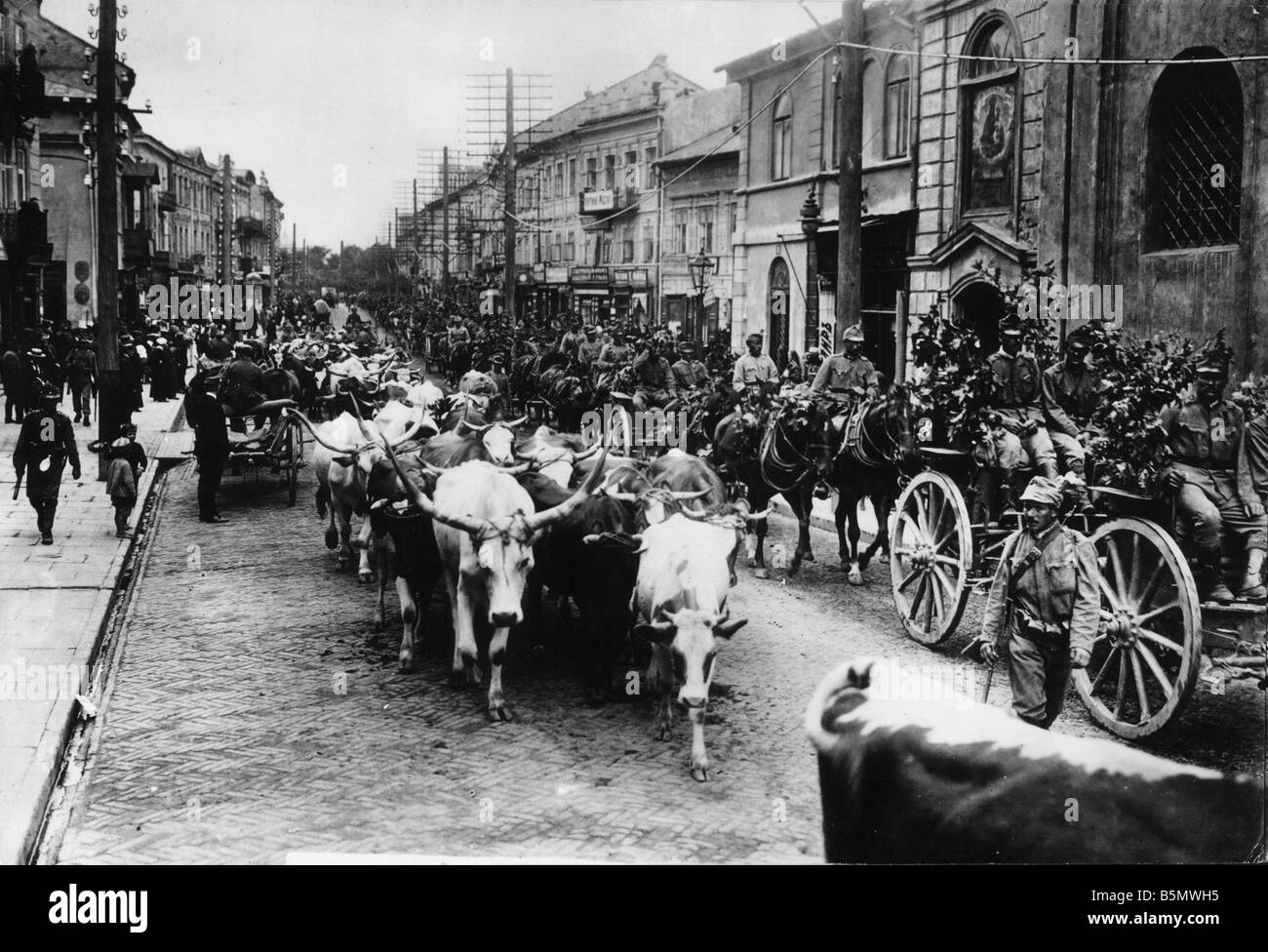 9OE 1915 7 30 A1 ingresso di truppe Austr a Lublino Photo World War 1 cattura di Lublino dal tedesco u k u k truppe sotto il generale von Foto Stock