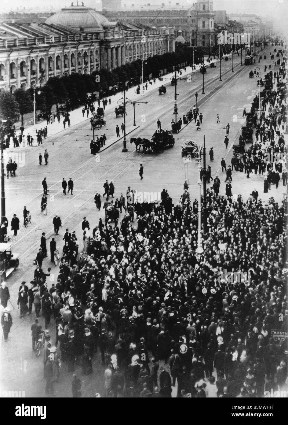 9RD 1914 8 1 A1 2 e proclamazione della guerra 1914 Scene di strada Grande guerra 1914 18 La Germania dichiara guerra alla Russia 1 Agosto 1914 in scena a t Foto Stock