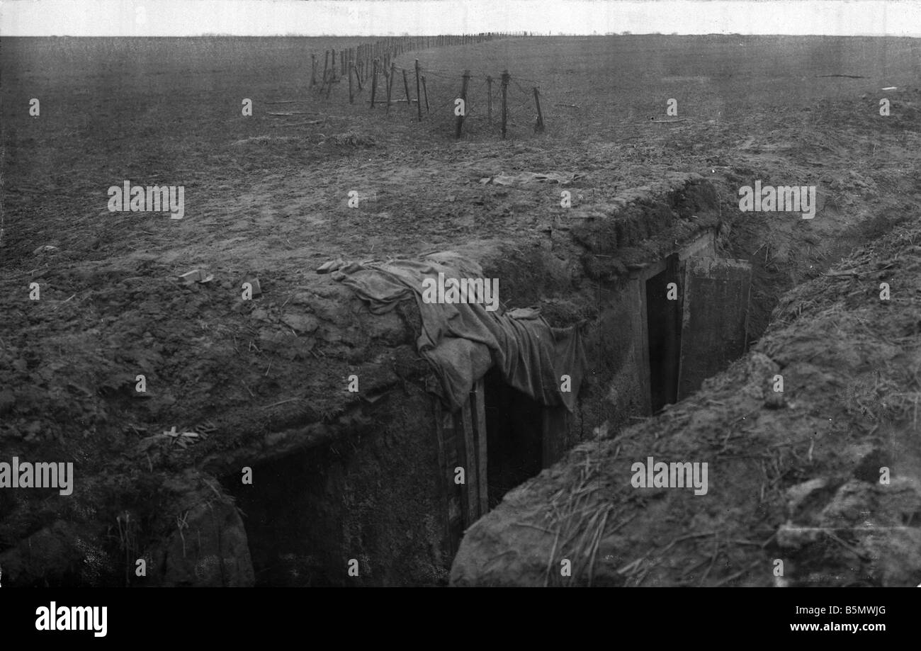 9RD 1916 0 0 A6 1 WW1 deserta trincee russe Guerra Mondiale 1 1914 18 Impero Russo deserta trincee russe Russ Fronte occidentale Foto Stock