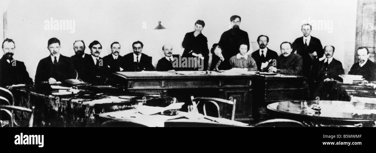 9RD 1917 11 8 A1 B consiglio di persone s Commissars 1917 Rivoluzione ottobre 7 8 Nov 25 26 Ott old style 1917 Formazione del Coun Foto Stock