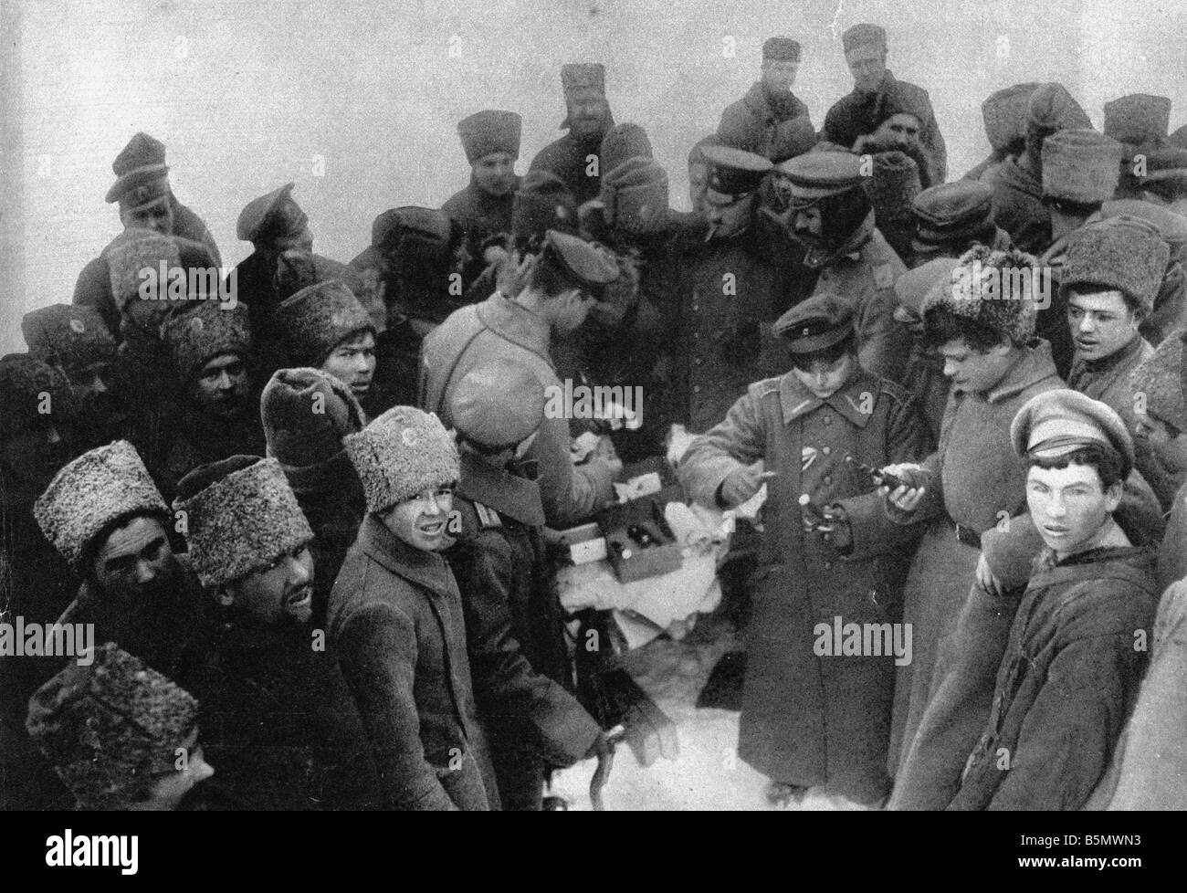 9RD 1917 12 15 A1 3 russi shopping 1917 Foto grande guerra 1914 18 Armistizio di Brest Litovsk tra la Germania e la Russia 15 Dece Foto Stock