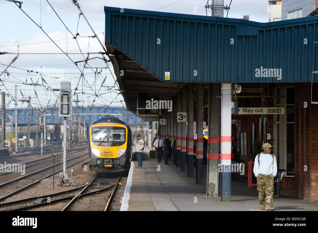 La piattaforma a Doncaster stazione ferroviaria "South Yorkshire' Inghilterra " Gran Bretagna " del " Regno Unito " Foto Stock