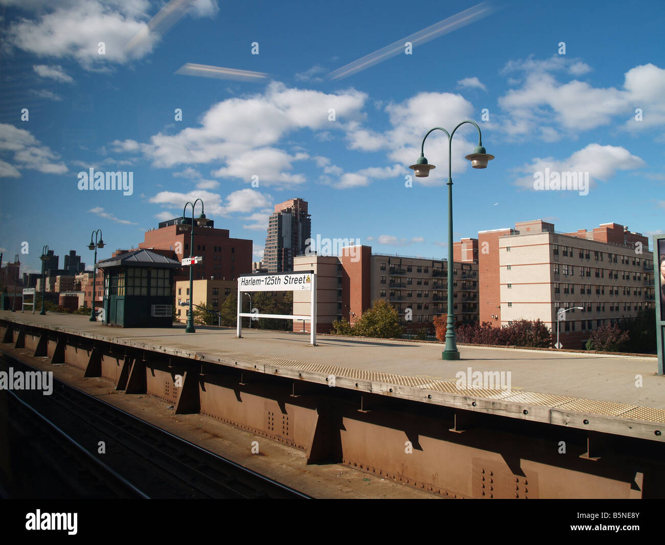 Harlem stazione ferroviaria piattaforma in New York City Foto Stock