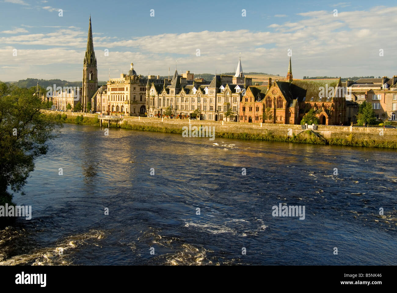 Perth sorge accanto al fiume Tay Foto Stock