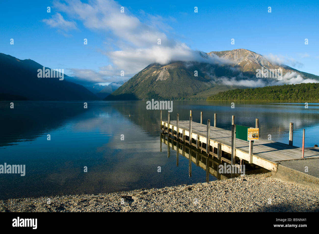 Montare Robert sul Lago Rotoiti. Da San Arnaud, Nelson Lakes National Park, Isola del Sud, Nuova Zelanda Foto Stock