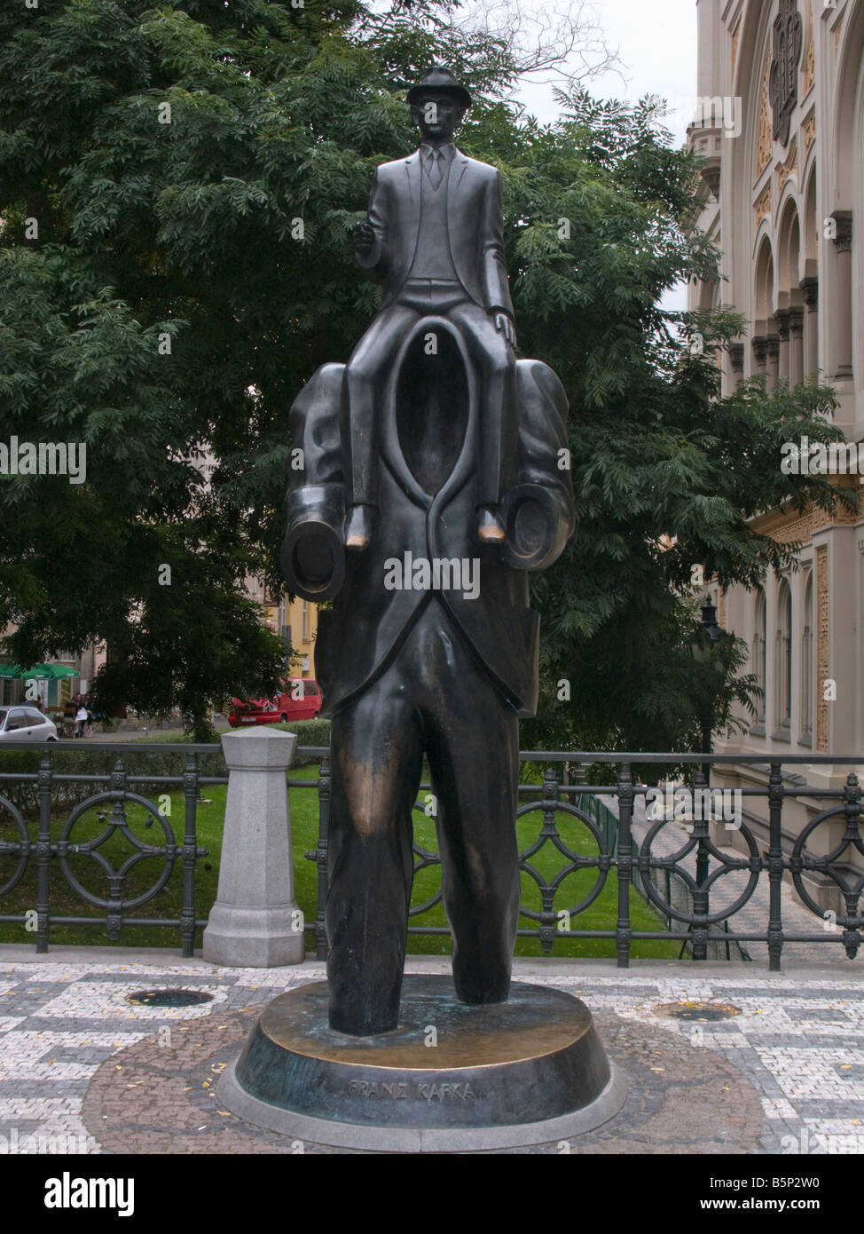 FRANZ KAFKA monumento dalla Sinagoga Spagnola JOSEFOV QUARTIERE EBRAICO DI PRAGA REPUBBLICA CECA Foto Stock