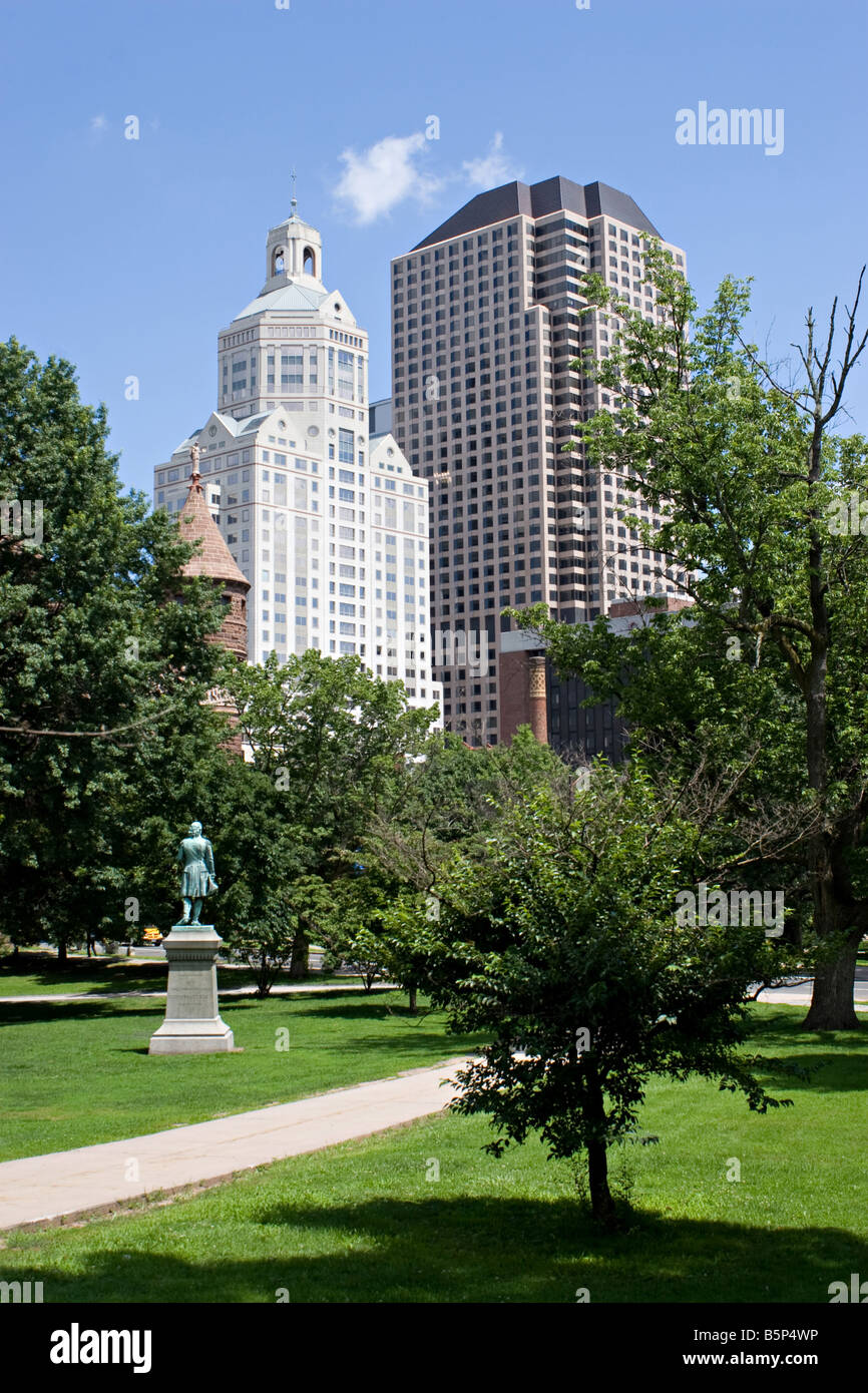 La Hartford Connecticut skyline della città come si vede da Bushnell Park Foto Stock