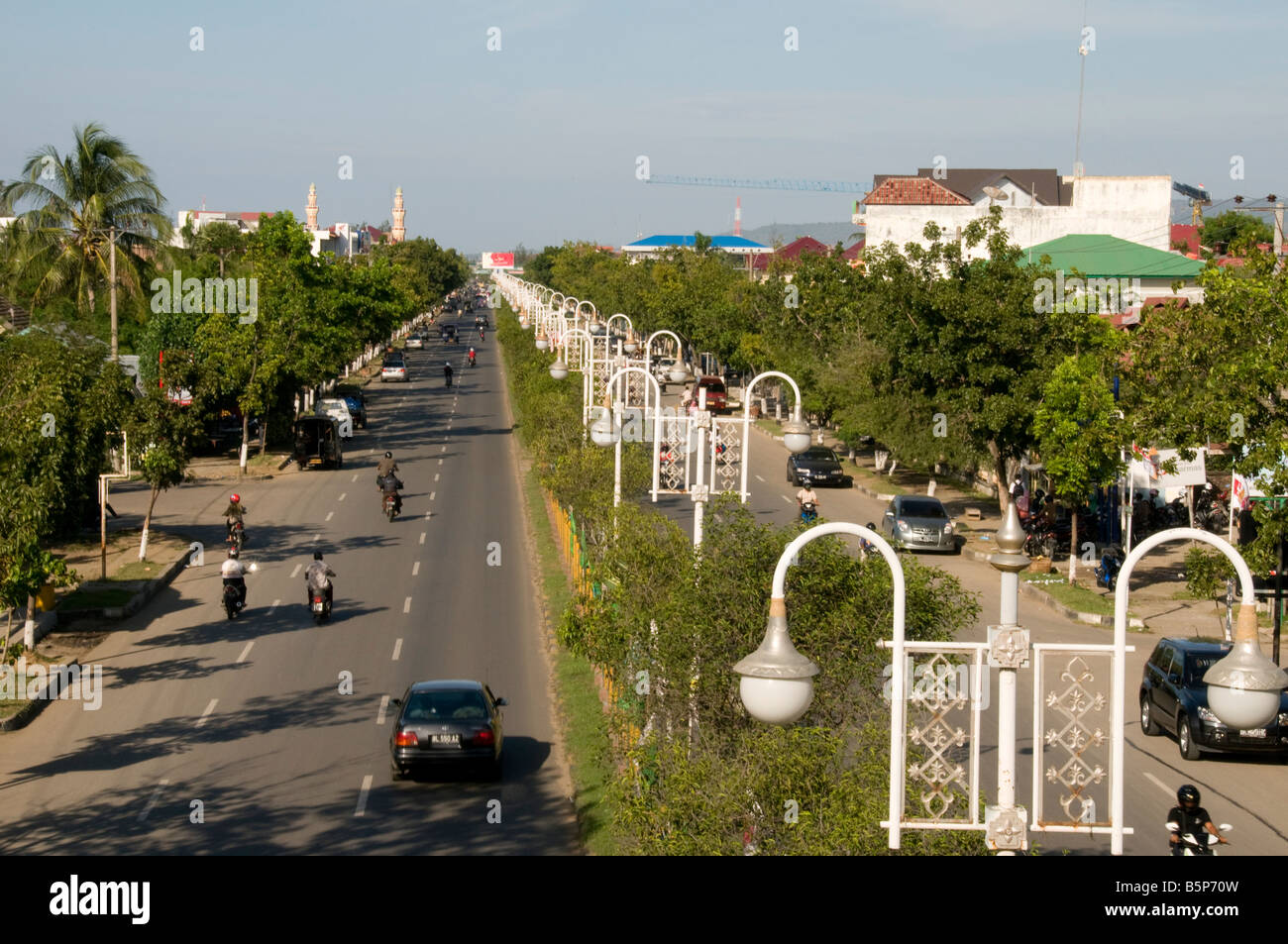 Strada principale attraverso la Banda Aceh dopo la ricostruzione dopo lo tsunami Foto Stock