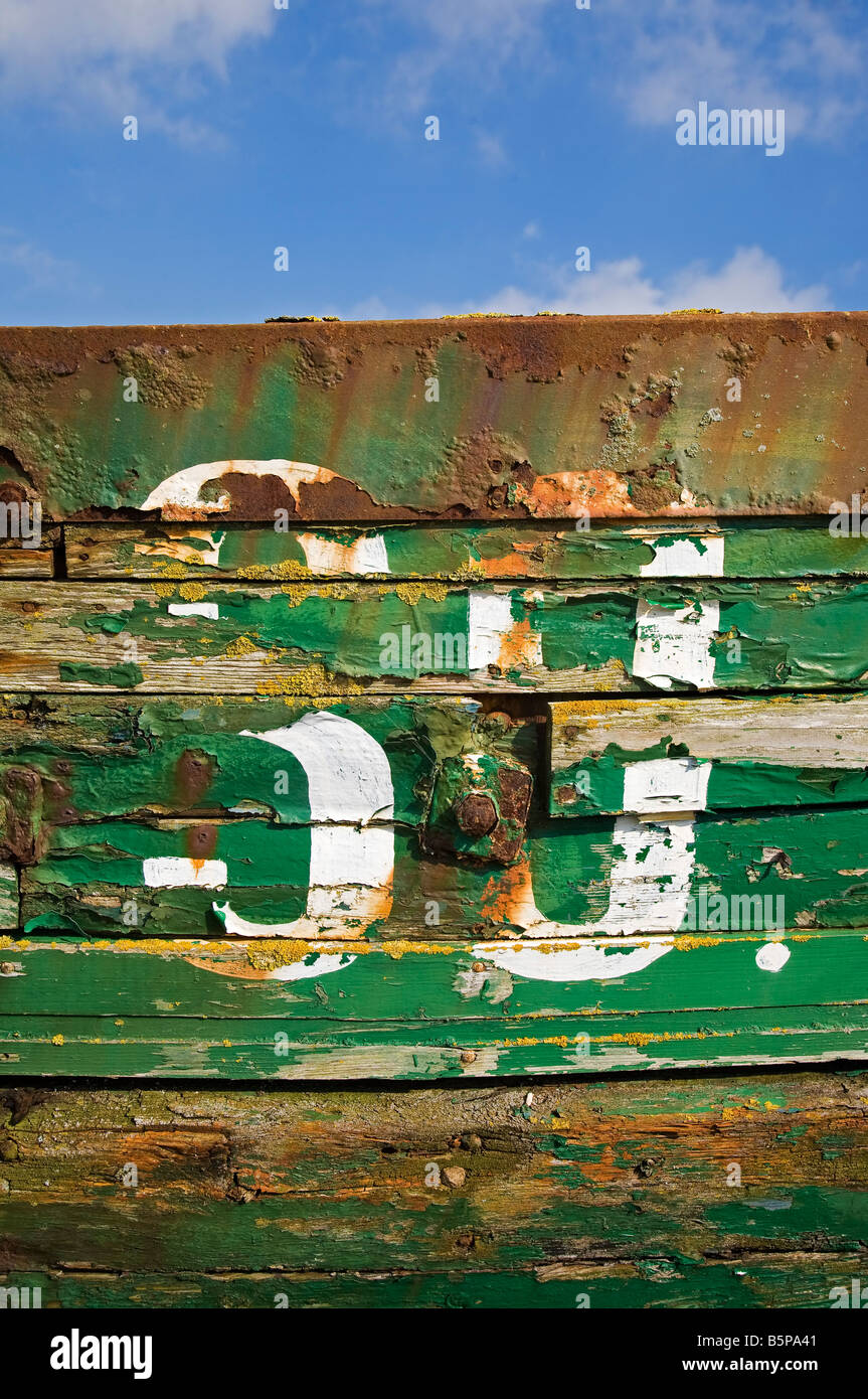 Peeling vernice su una vecchia barca da pesca, Cheekpoint, nella contea di Waterford, Irlanda Foto Stock