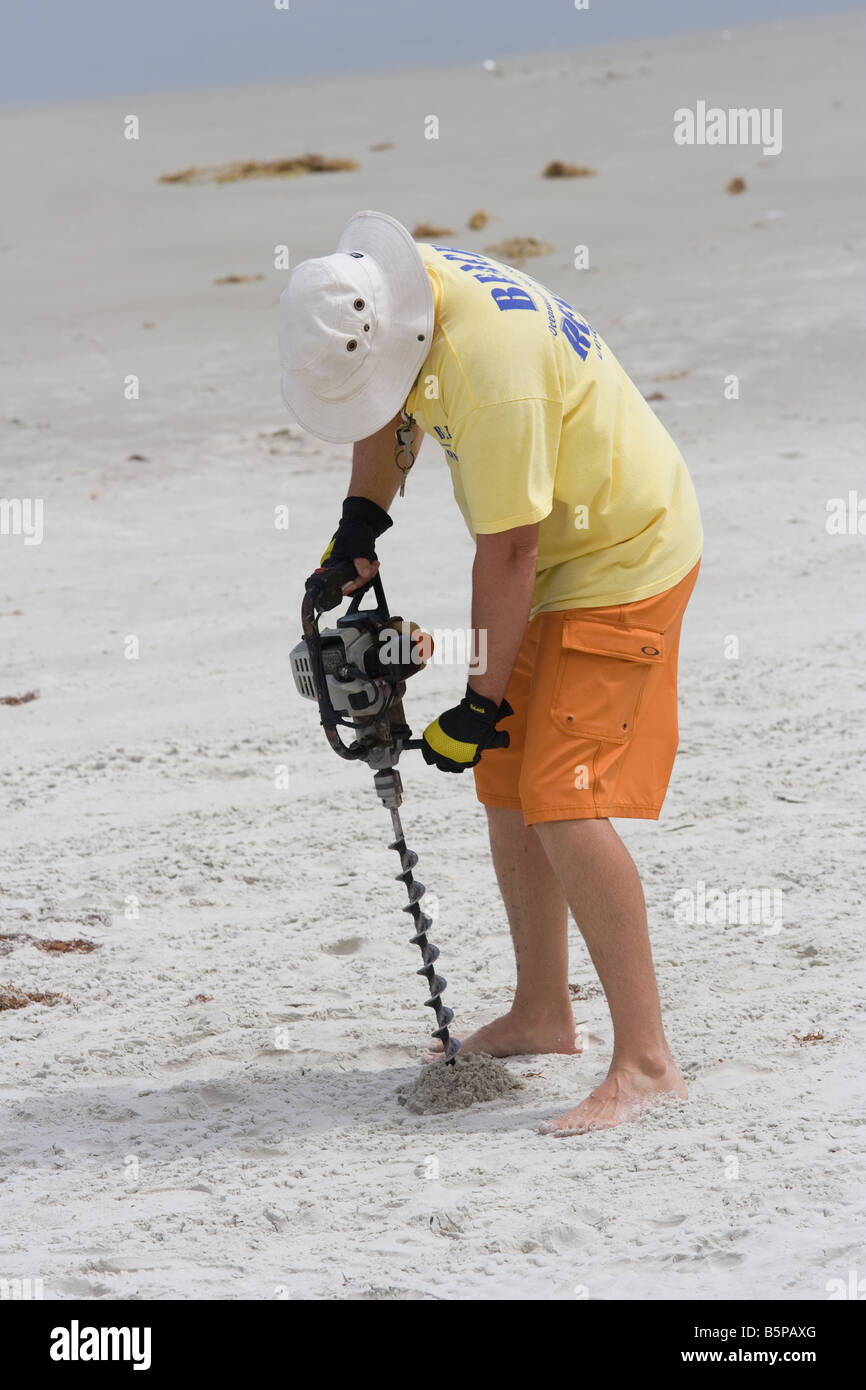 Foratura bagnino sulla spiaggia, girato a Daytona Beach, Florida, Stati Uniti Foto Stock