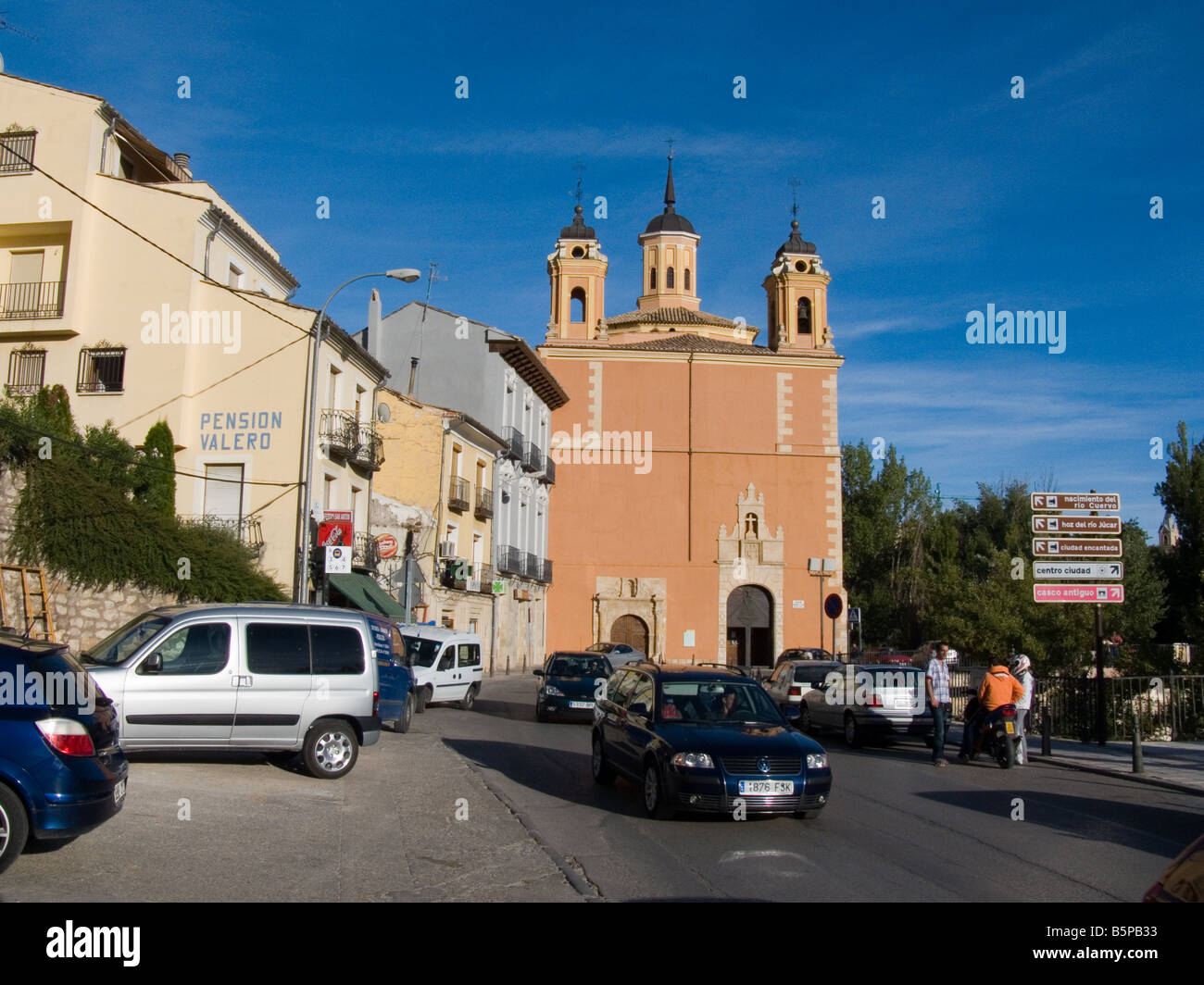 Il bordo della città, Avenida de los Alfares, barrio San Antón, chiesa della Vergine della Luce. iglesia de la vergine de la Luz. Foto Stock