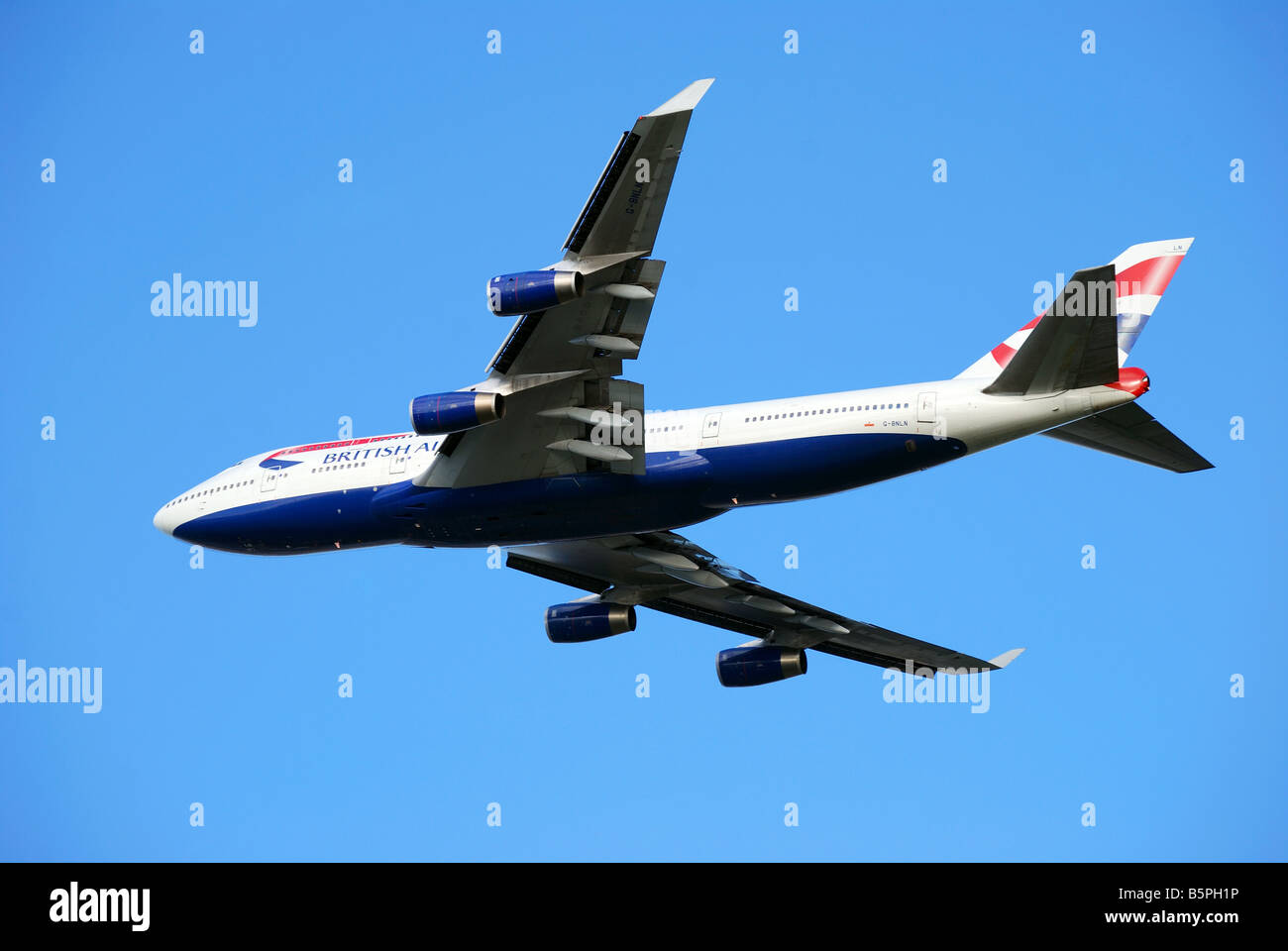 British Airways Boeing 747-400 il decollo dall'aeroporto di Heathrow, Greater London, England, Regno Unito Foto Stock