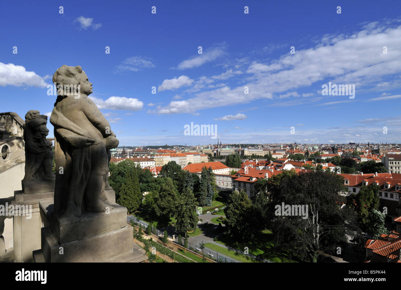 Lo skyline di Praga e tetti di Lesser Town Repubblica Ceca Foto Stock