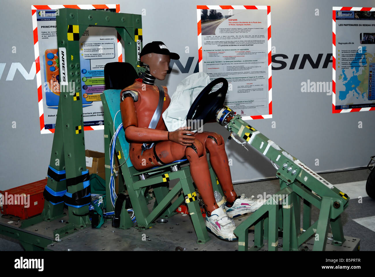 Parigi, eventi pubblici 'Fete de la Science', Fiera Nazionale francese della Scienza, spazio espositivo 'Crash Car Dummy », crash test Foto Stock
